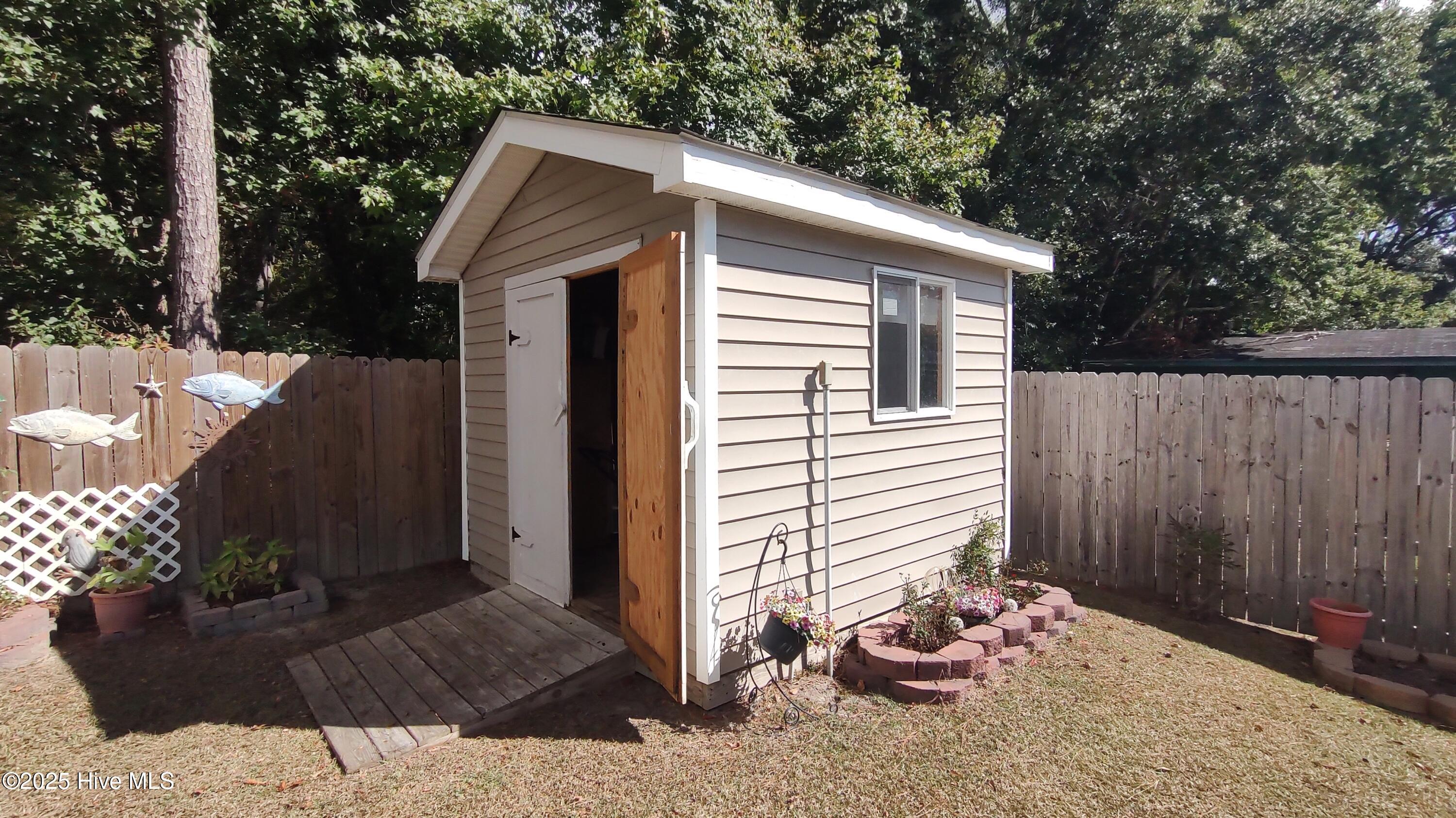 100532418 | Photo 25