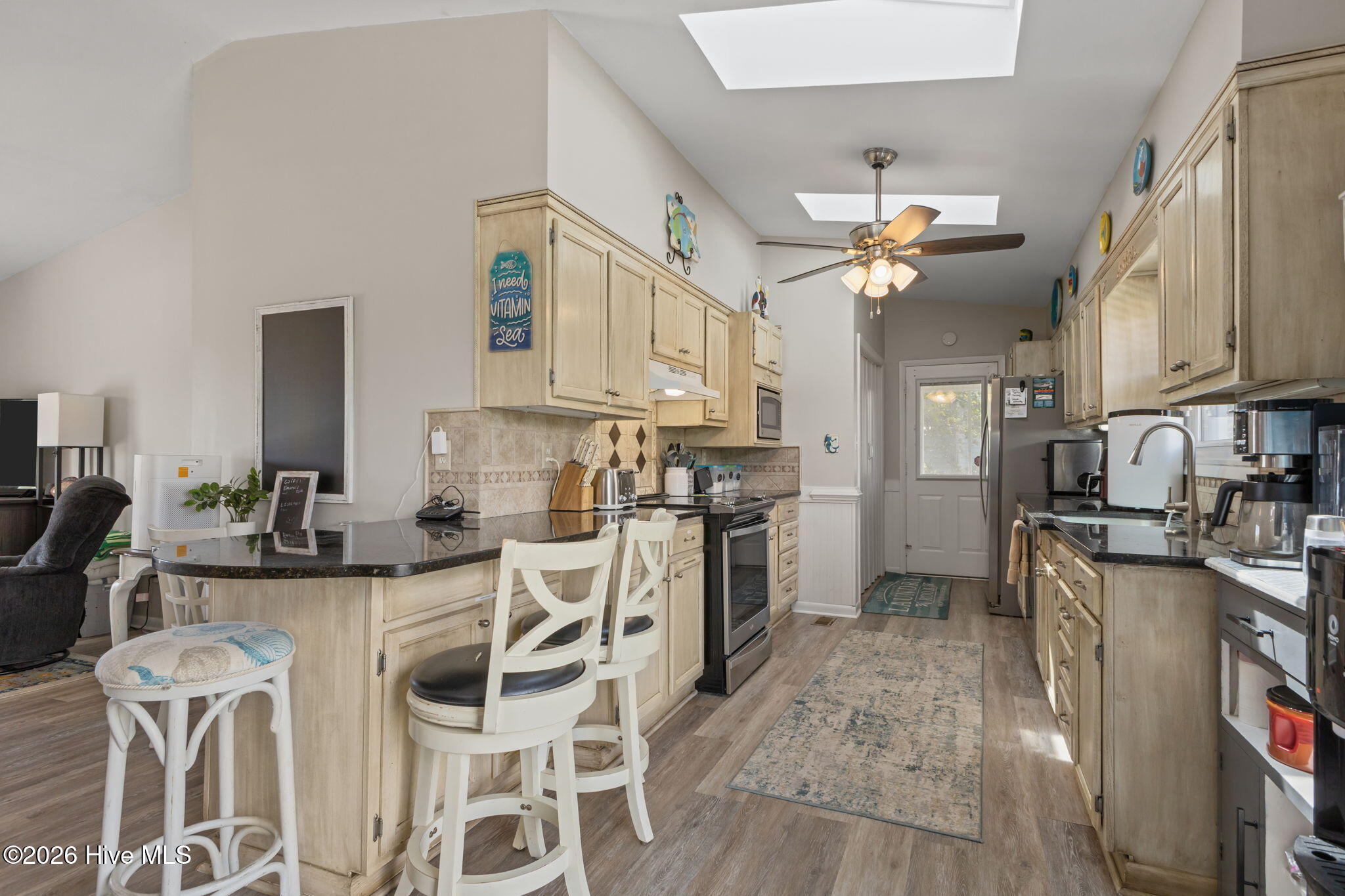 100568142 | Photo 12