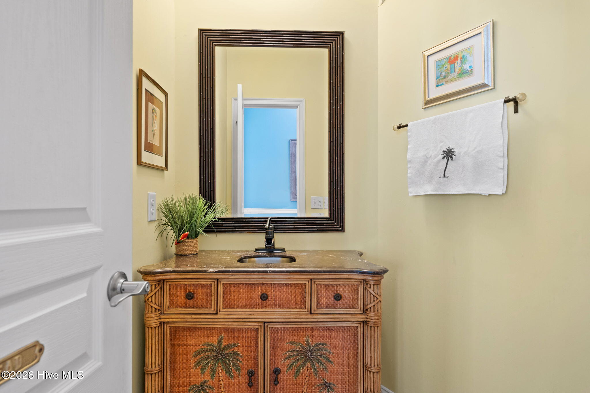 100566344 | Photo 46