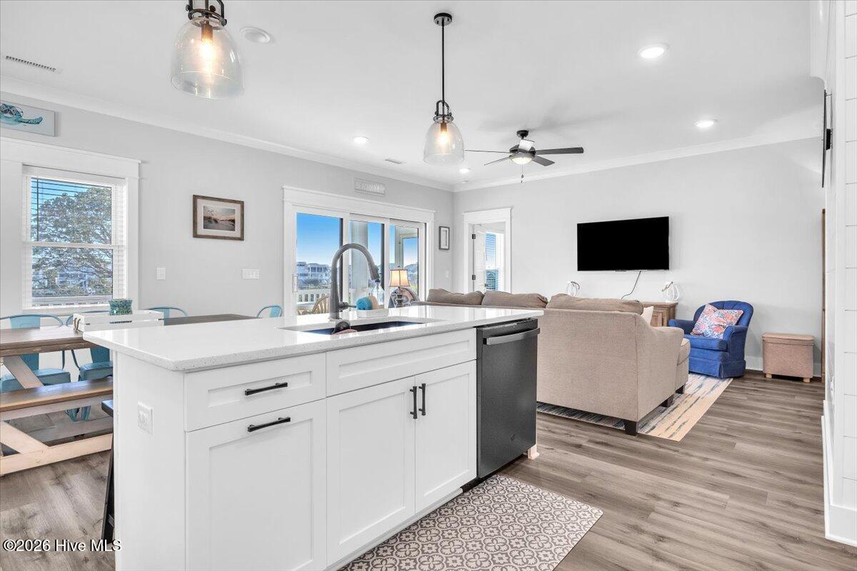 100565716 | Photo 44