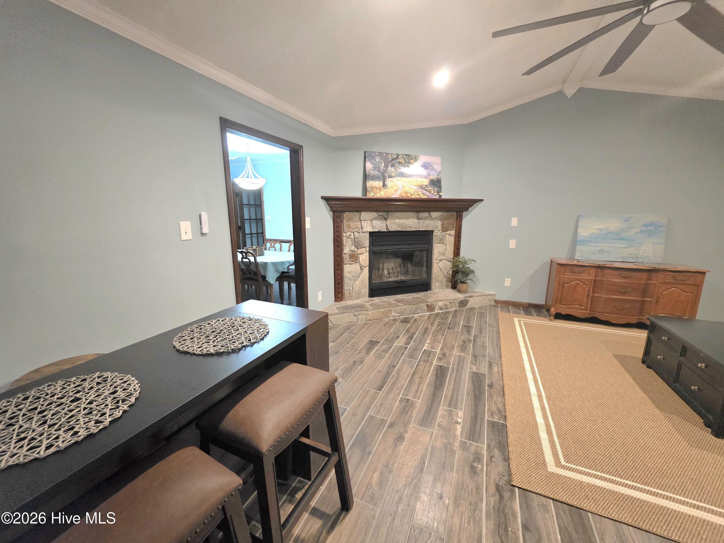 100562929 | Photo 19