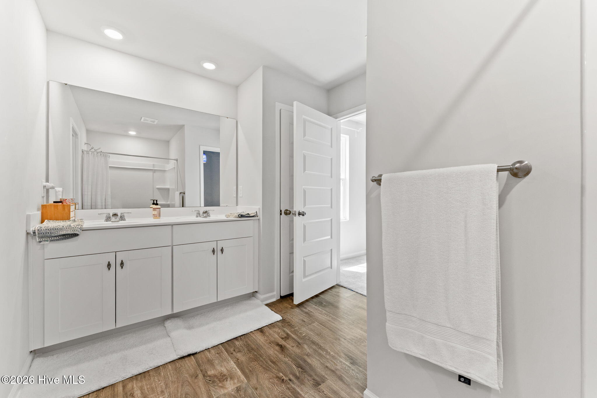 100566153 | Photo 22