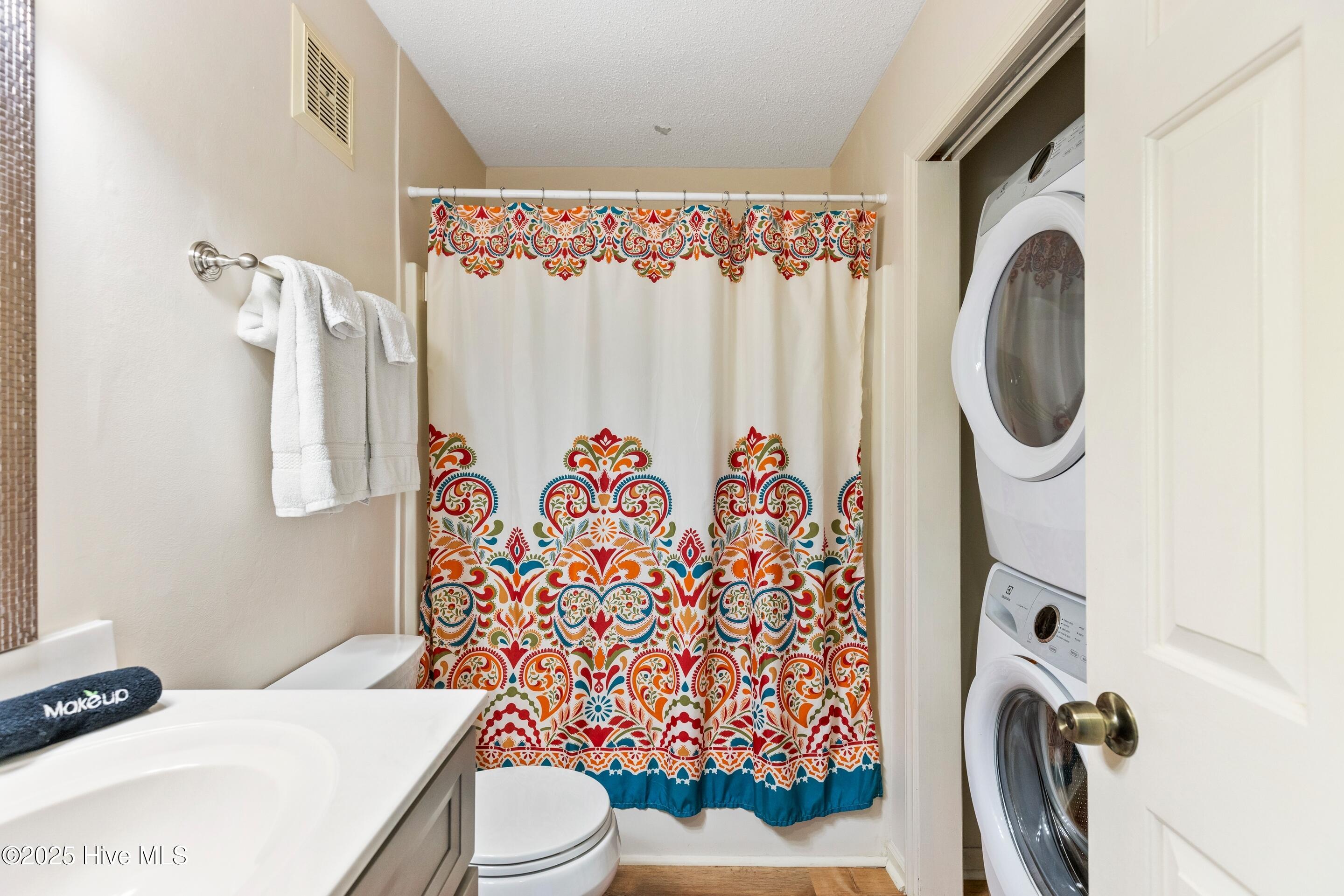 100541079 | Photo 24