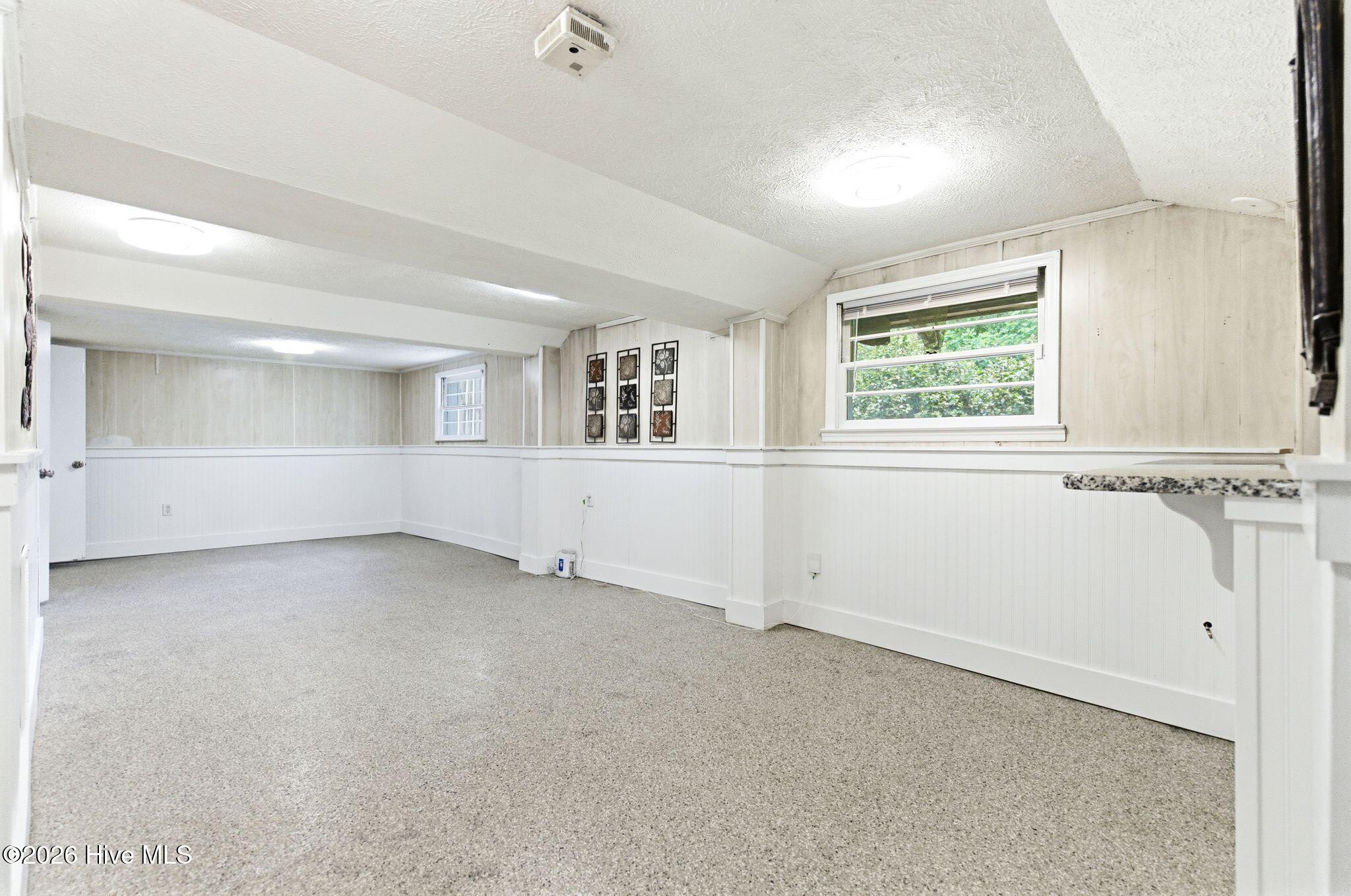 100565757 | Photo 51