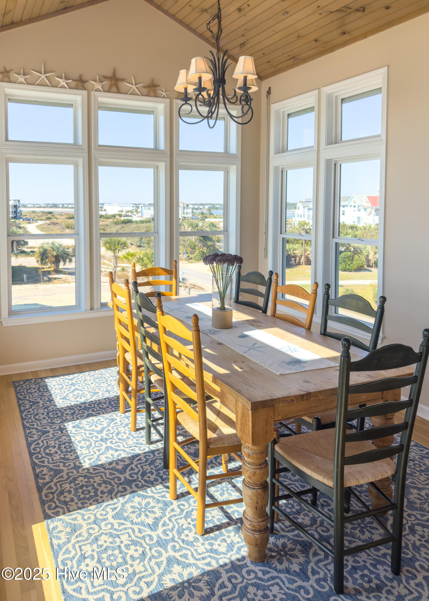 100541150 | Photo 24