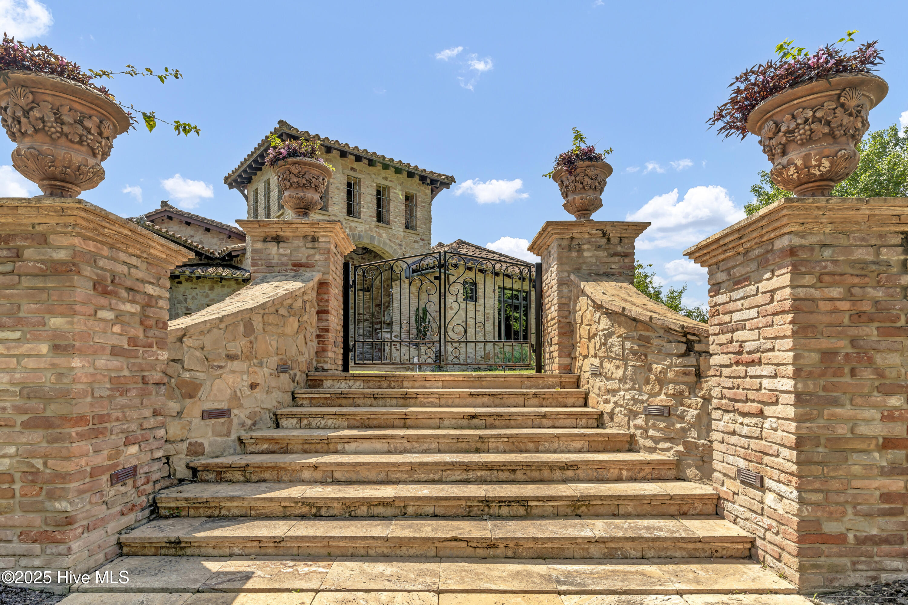 Homes for sale in New Bern, NC | 106 Allen Dr, New Bern, NC 28562 | MLS# 100507532