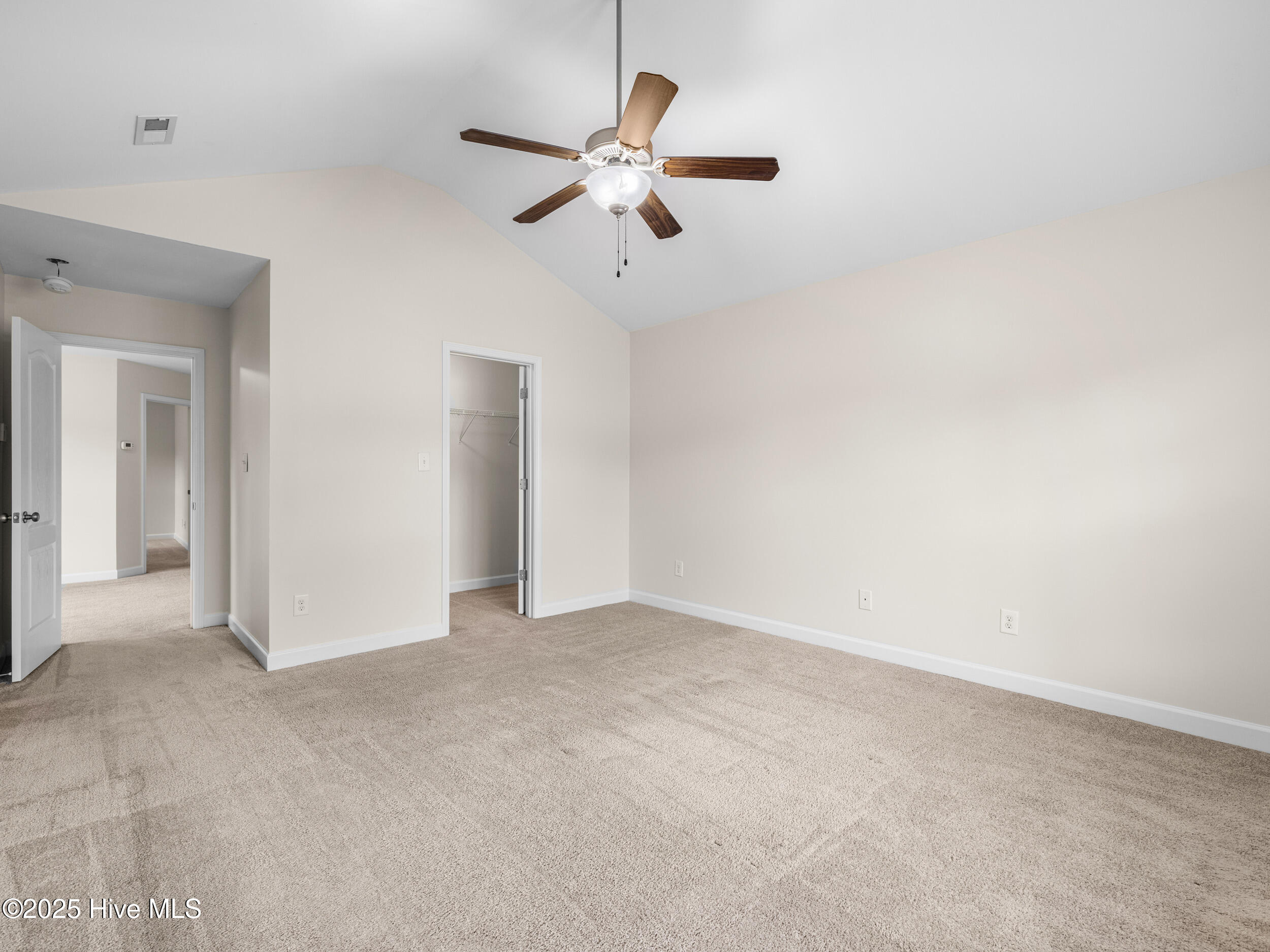 100533825 | Photo 27