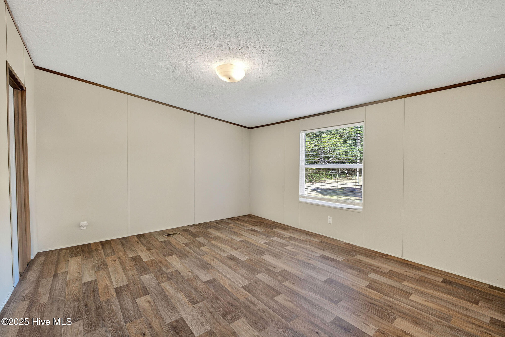 100537876 | Photo 25