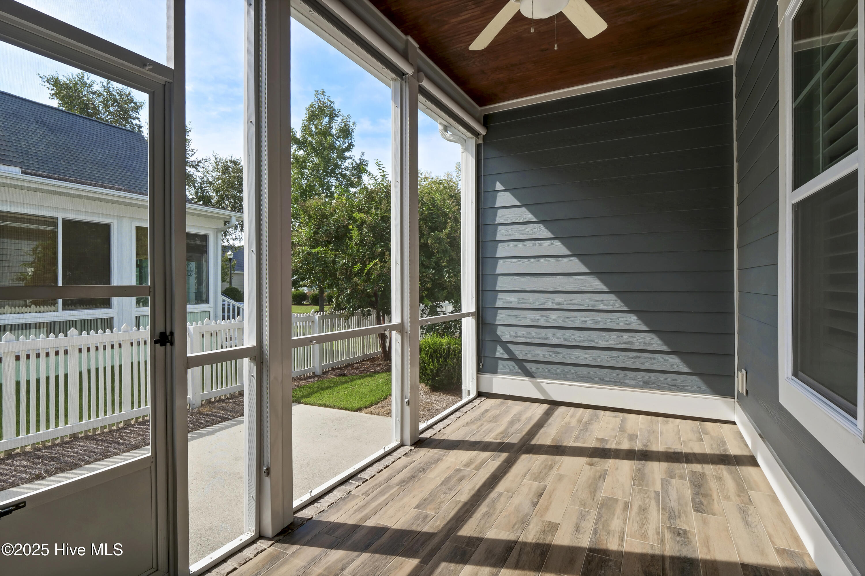 100537444 | Photo 29