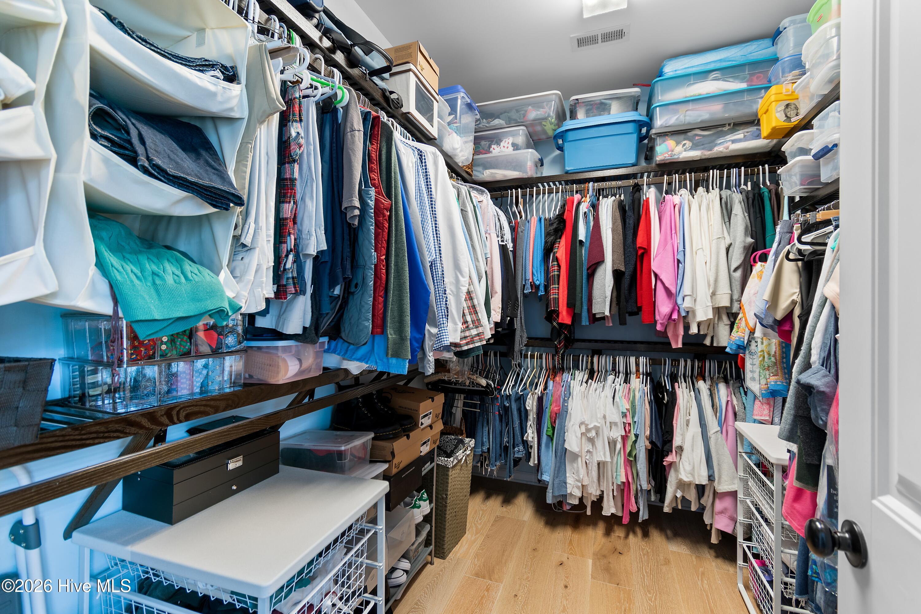 100566075 | Photo 28