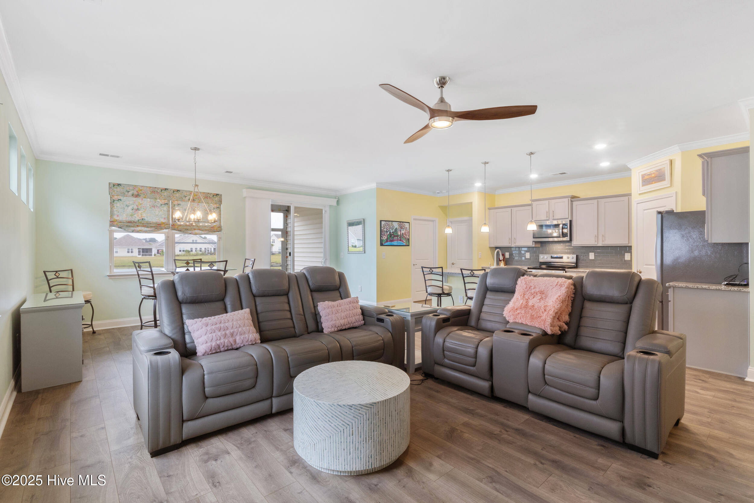 100532546 | Photo 15