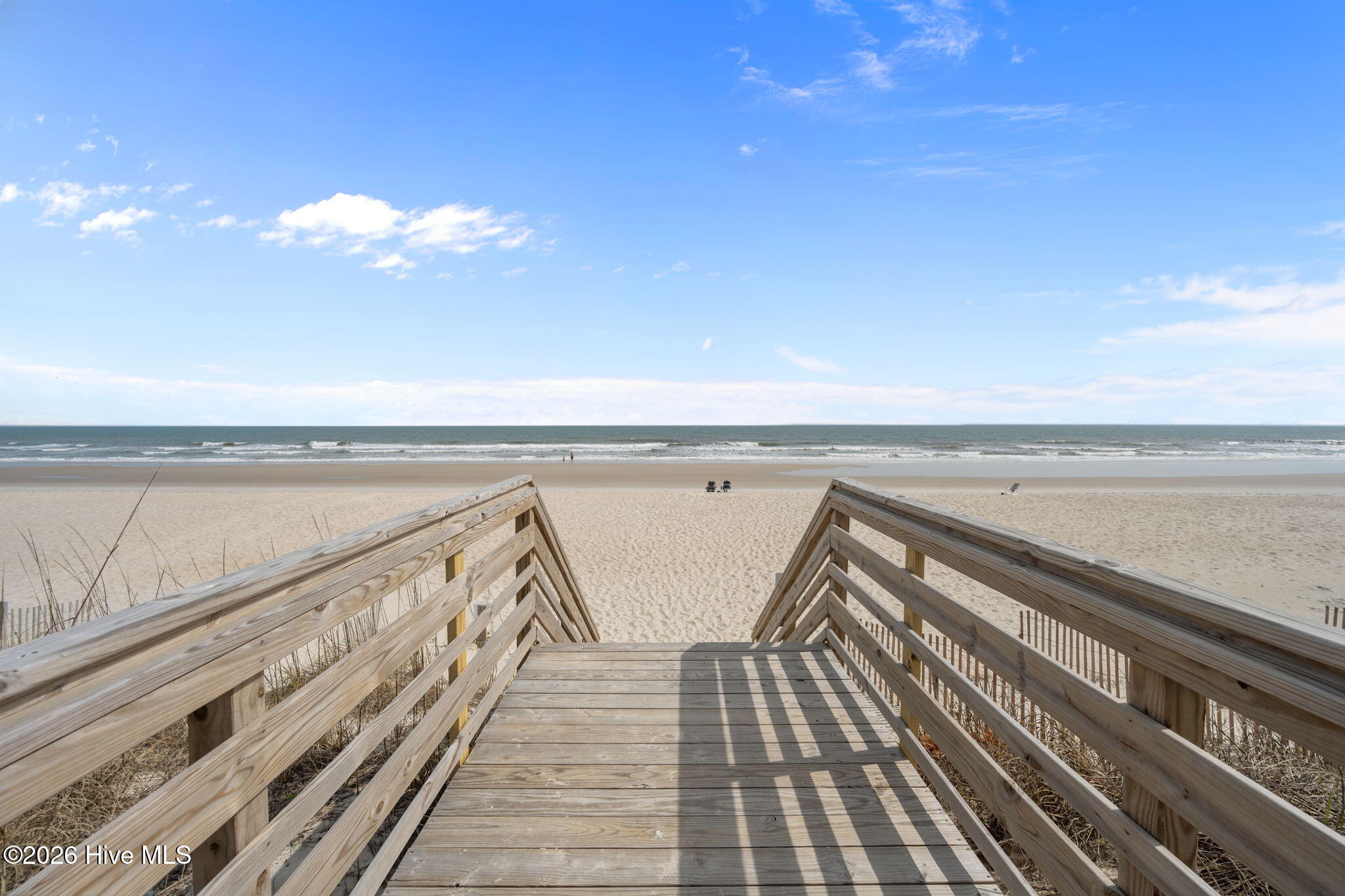 100563111 | Photo 43