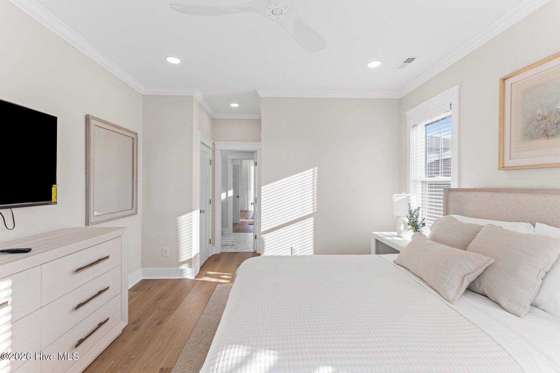 100561823 | Photo 38