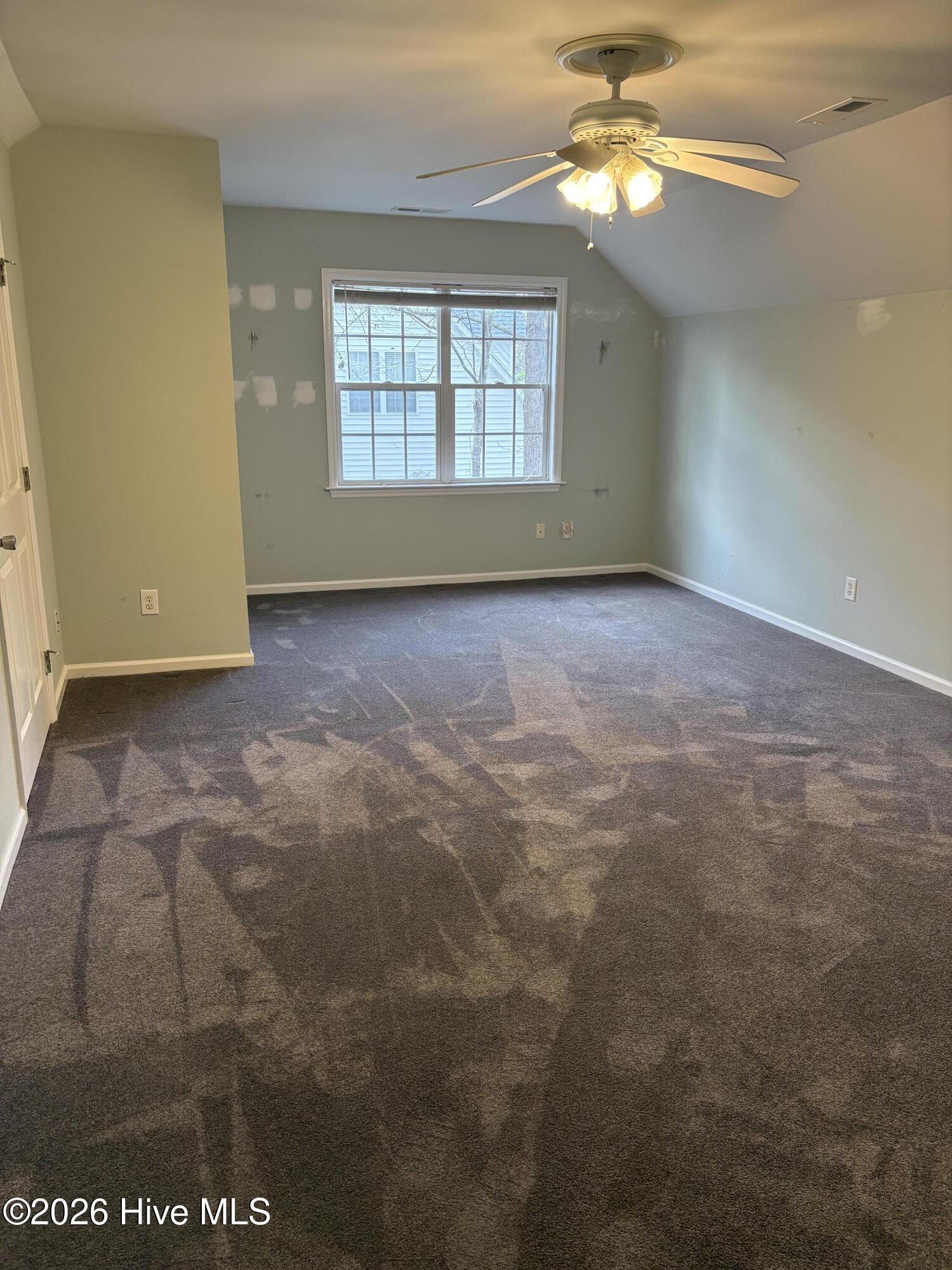 100562372 | Photo 14