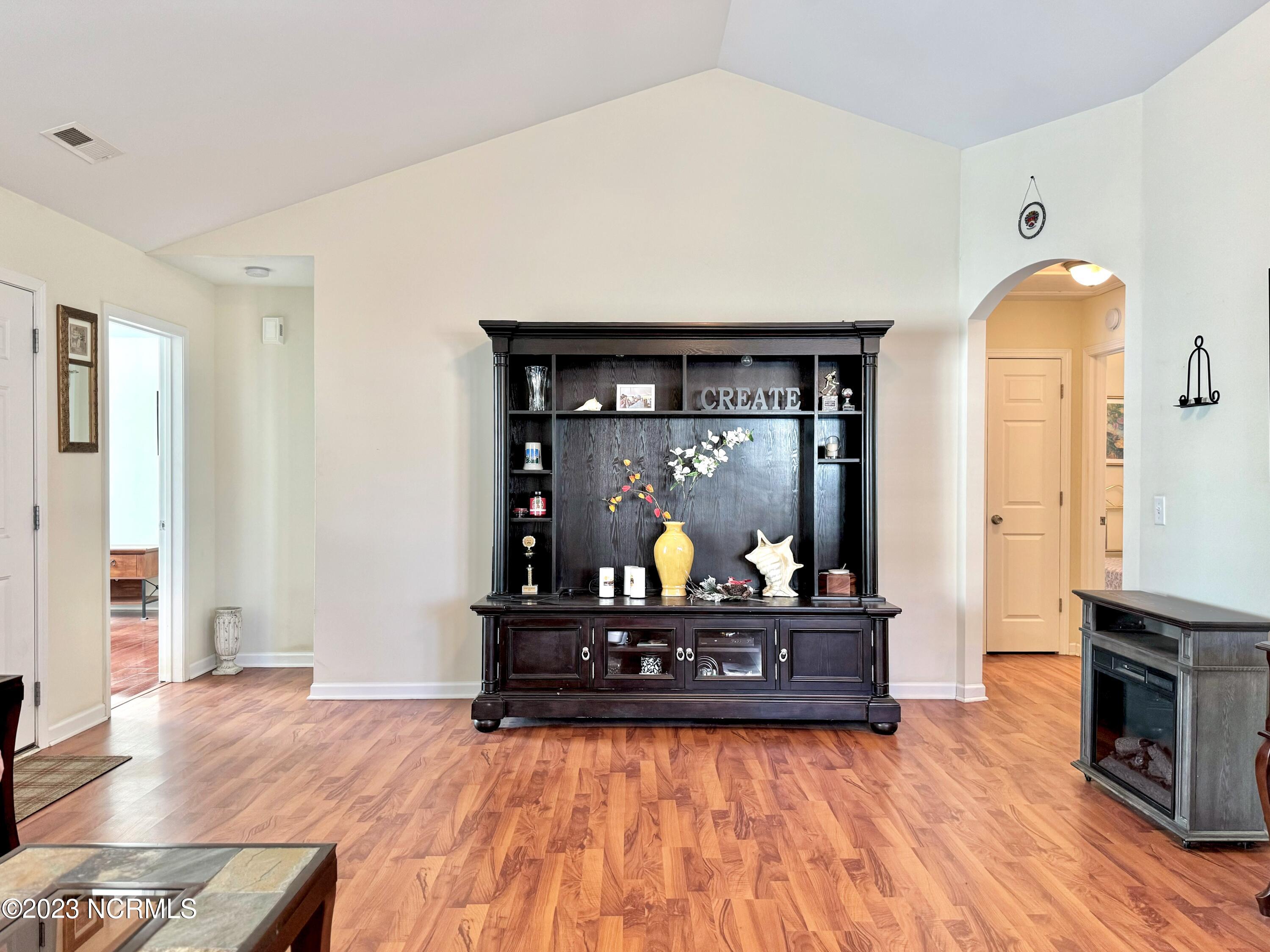 100546069 | Photo 11