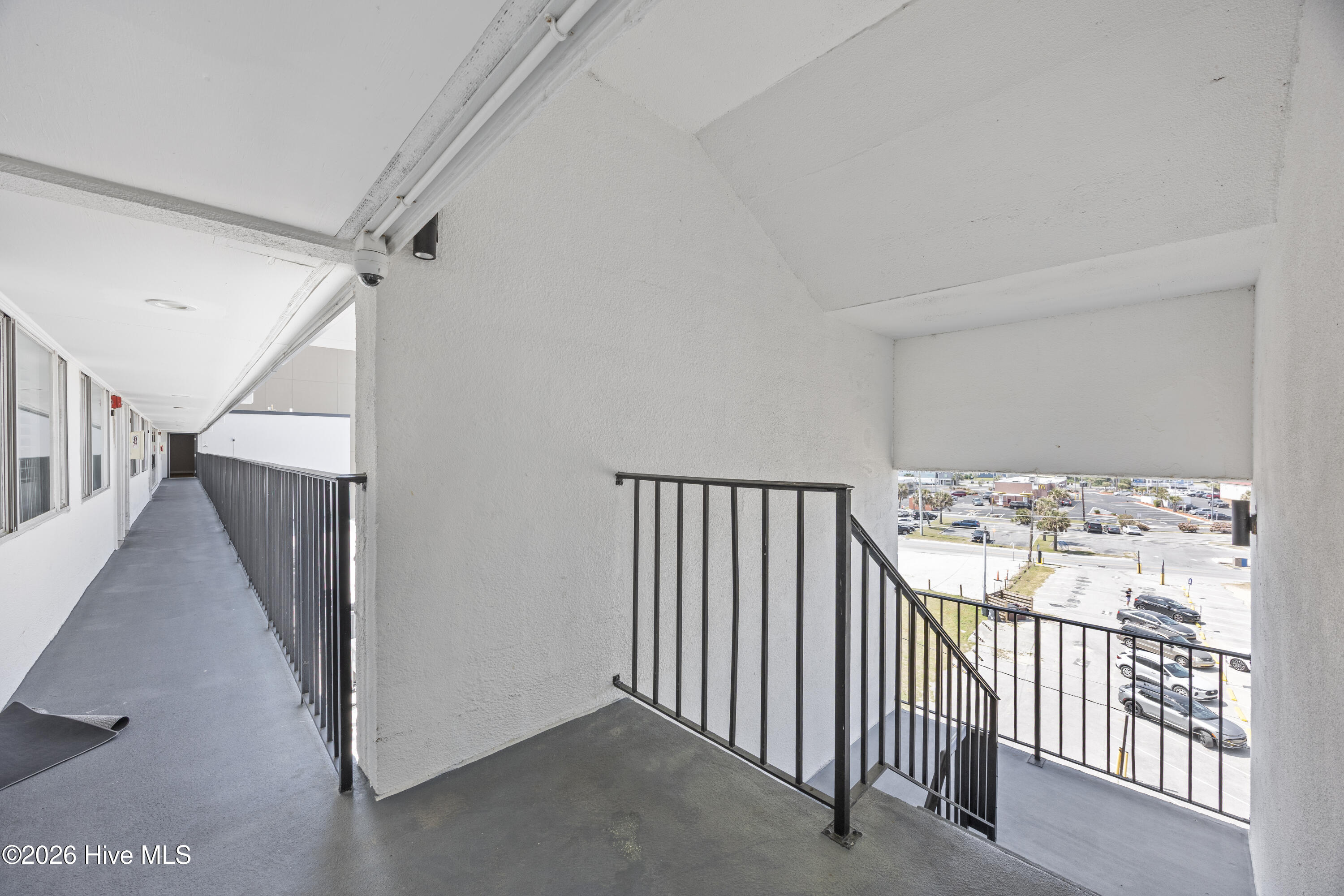 100564561 | Photo 34