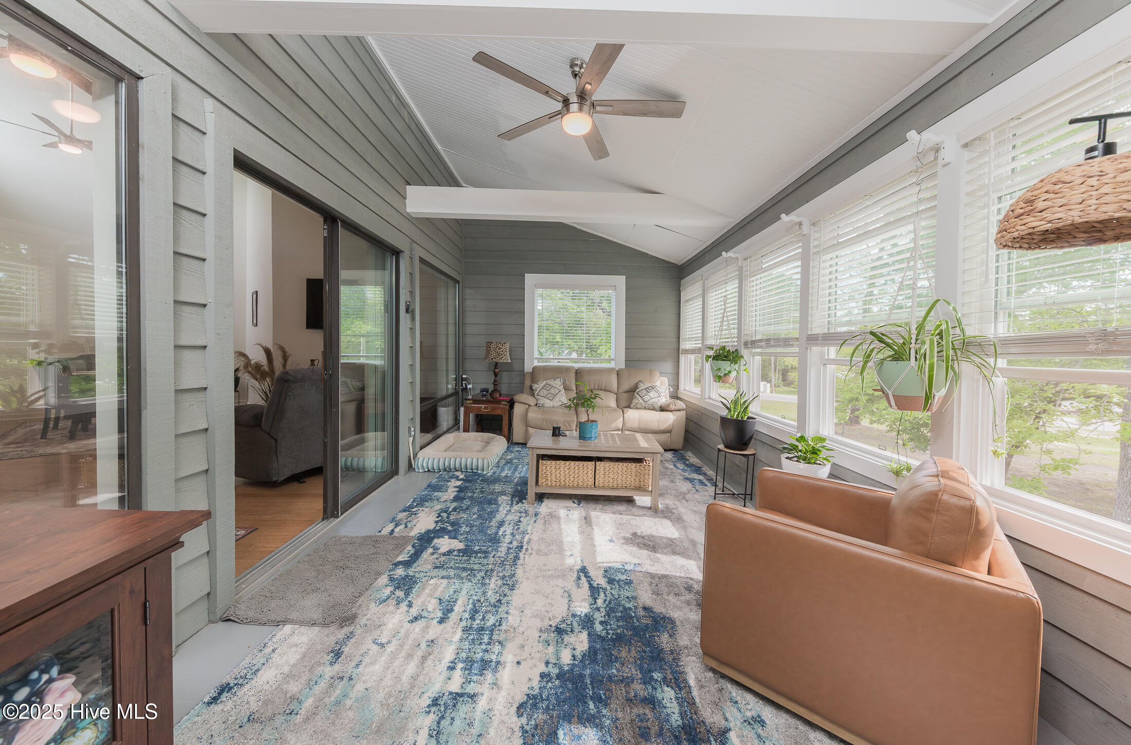 100504468 | Photo 21