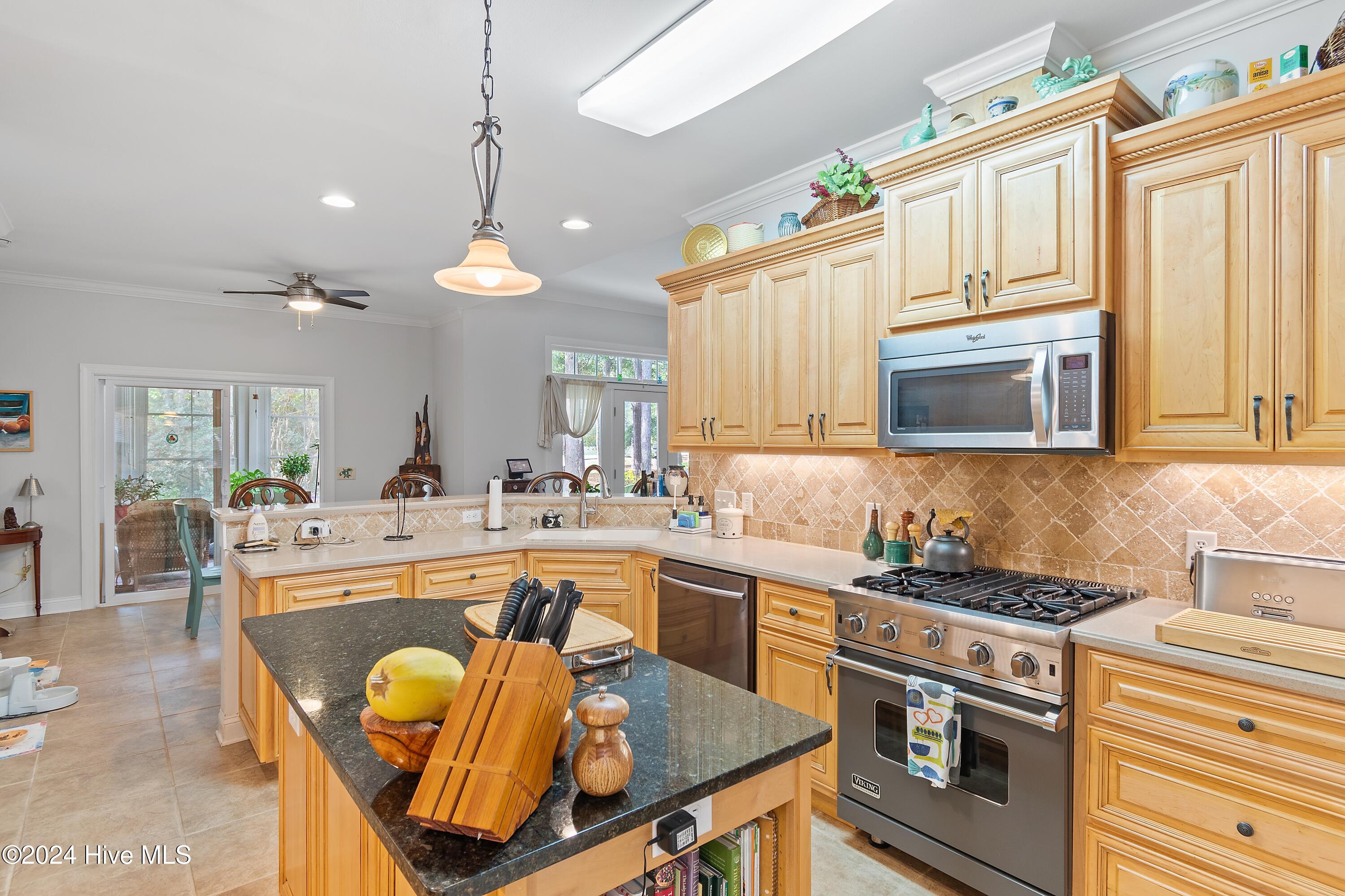 100554378 | Photo 16