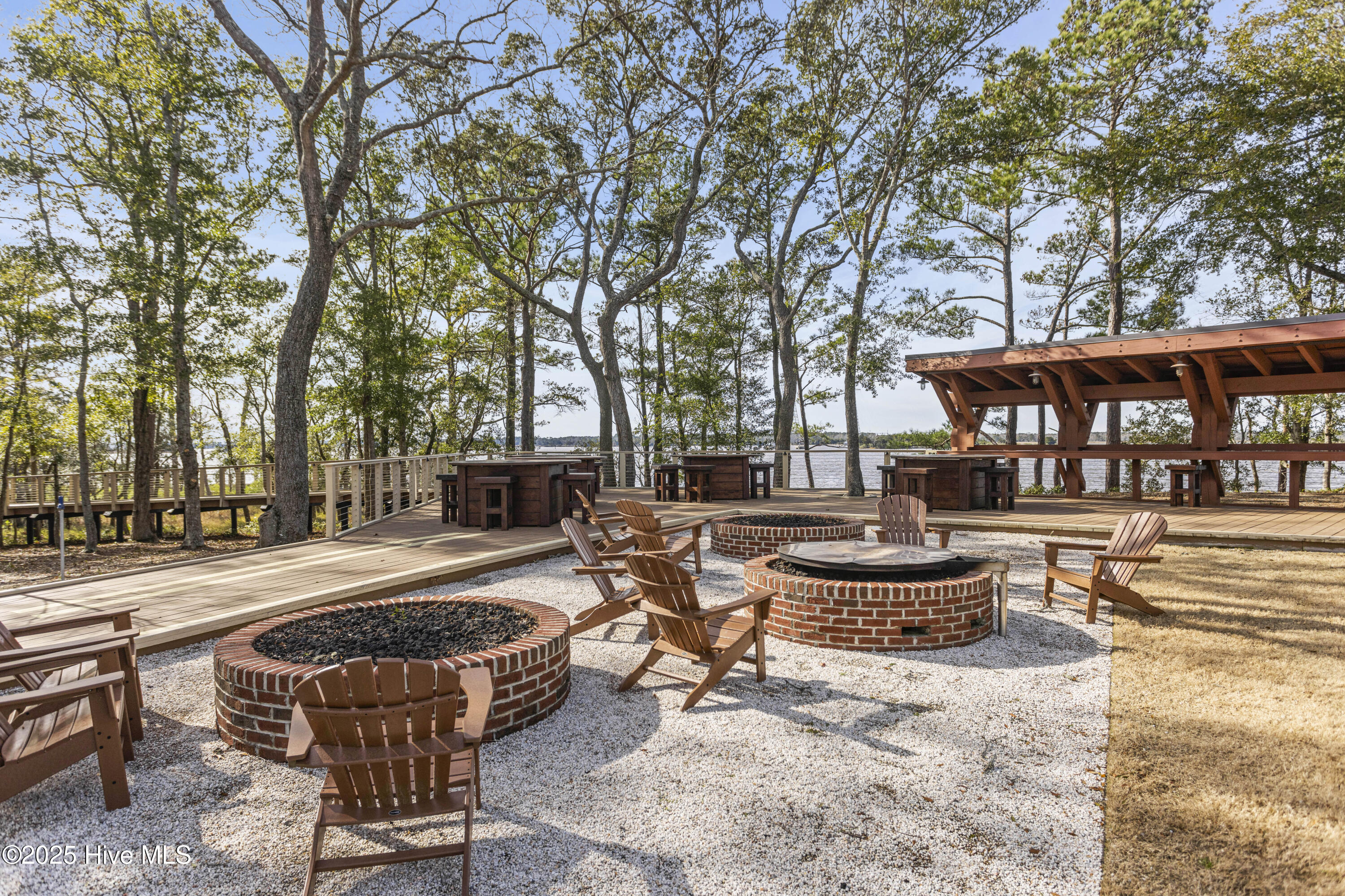 100532923 | Photo 85