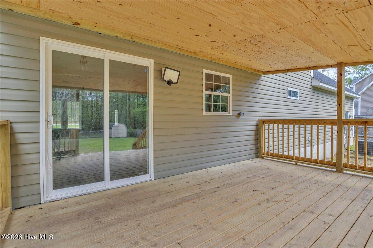 100565952 | Photo 45