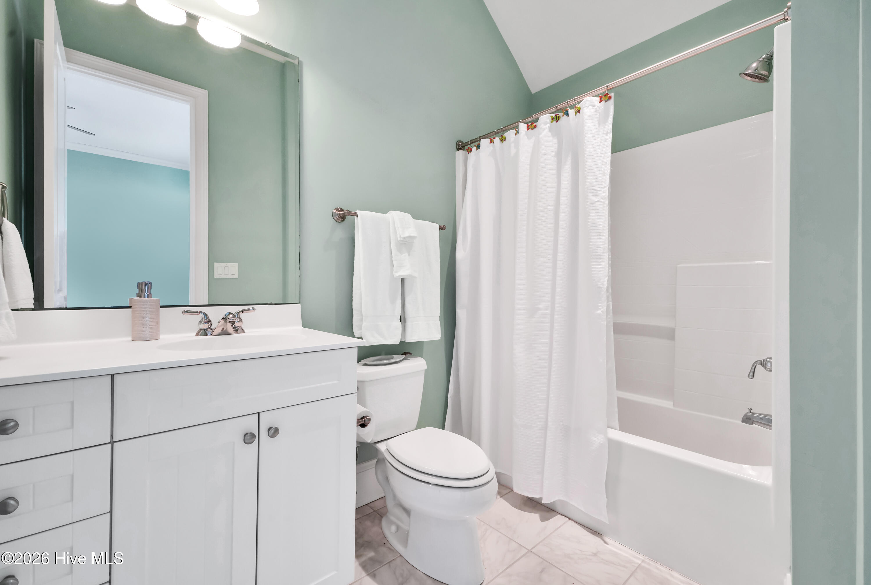 100561238 | Photo 40