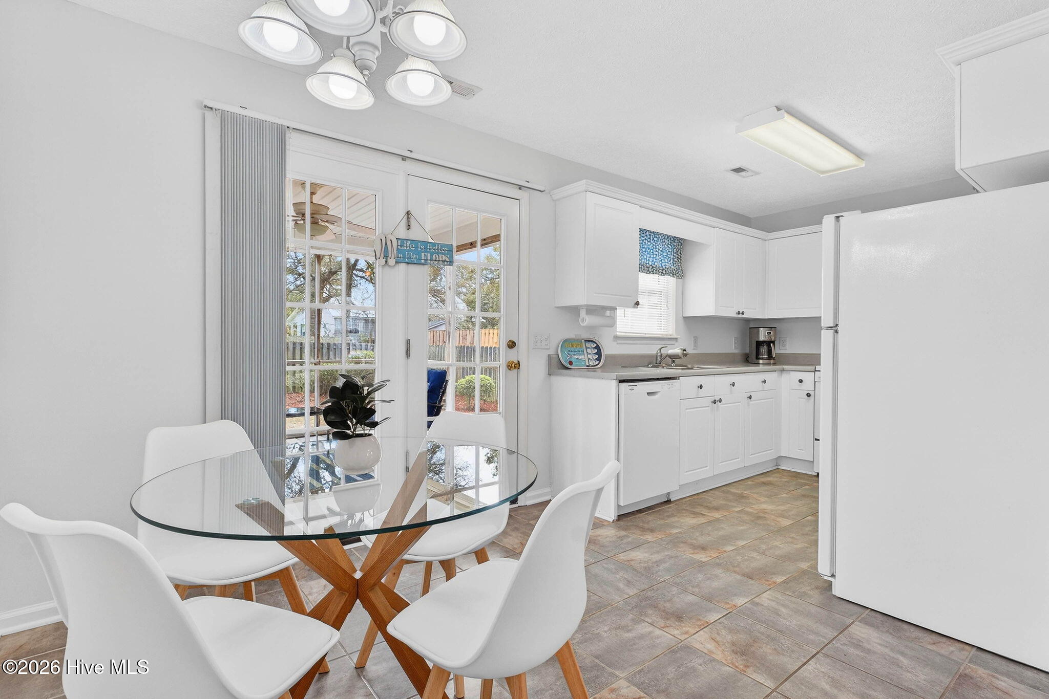 100562767 | Photo 15