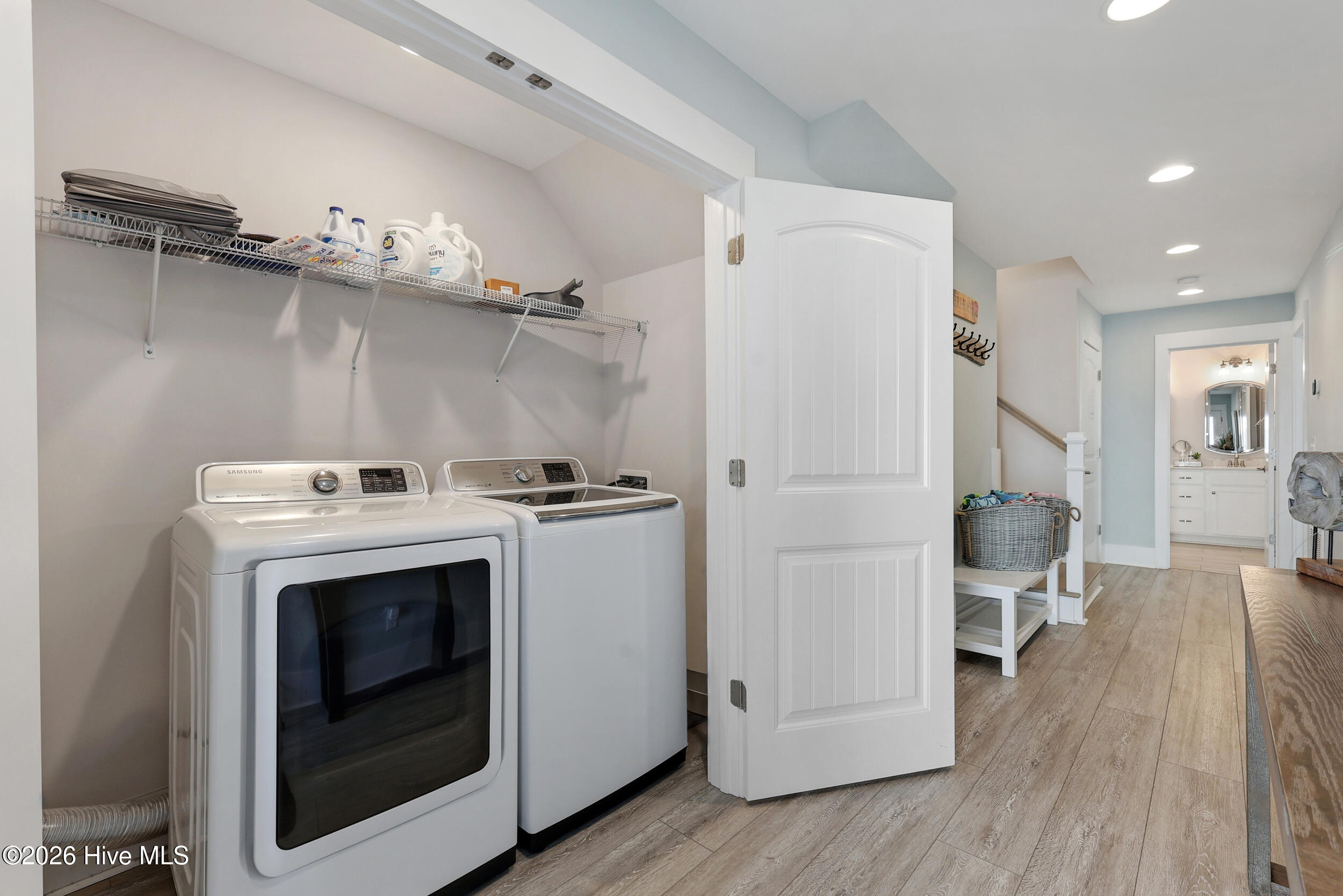 100563355 | Photo 34