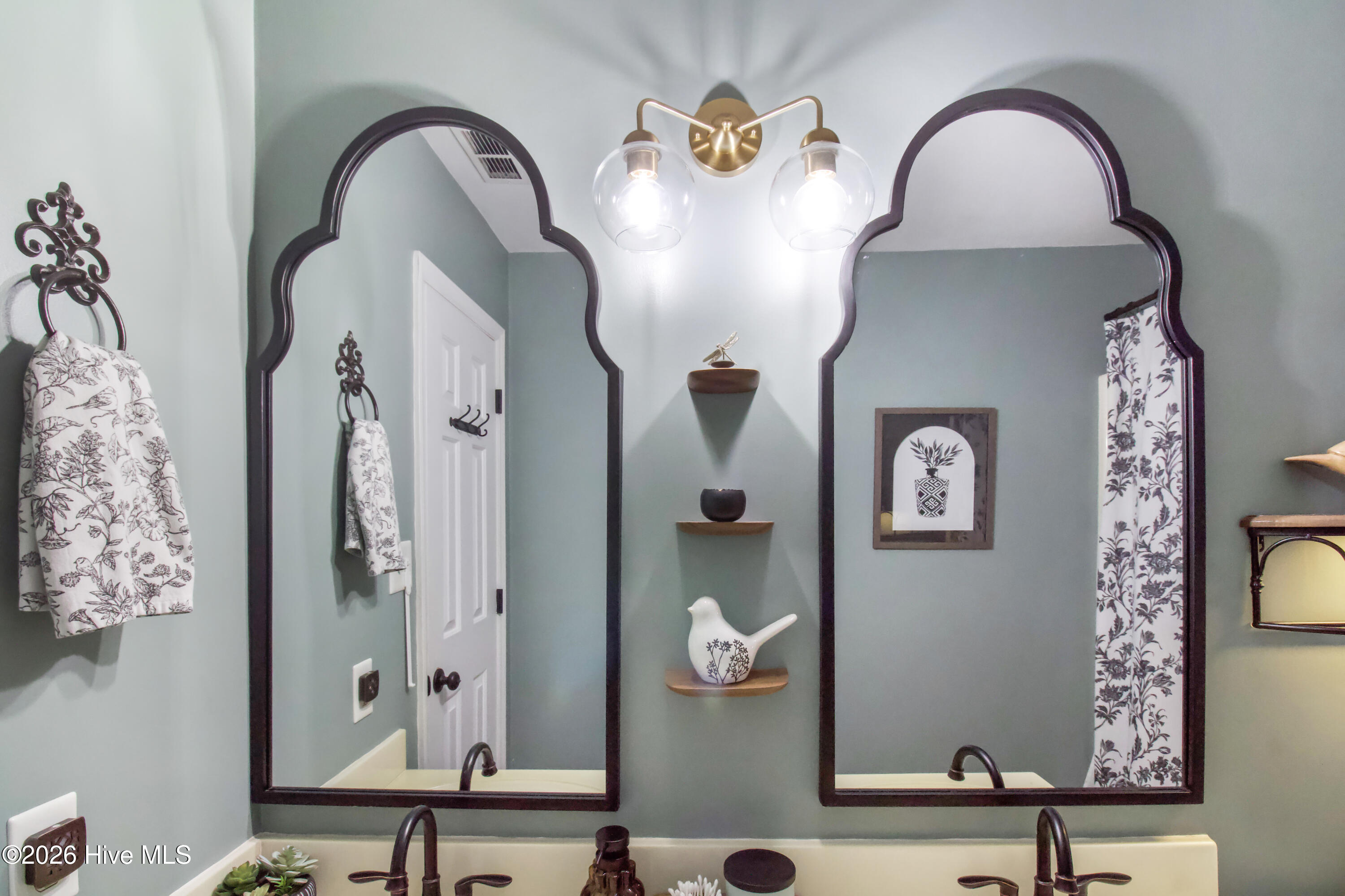 100559639 | Photo 12