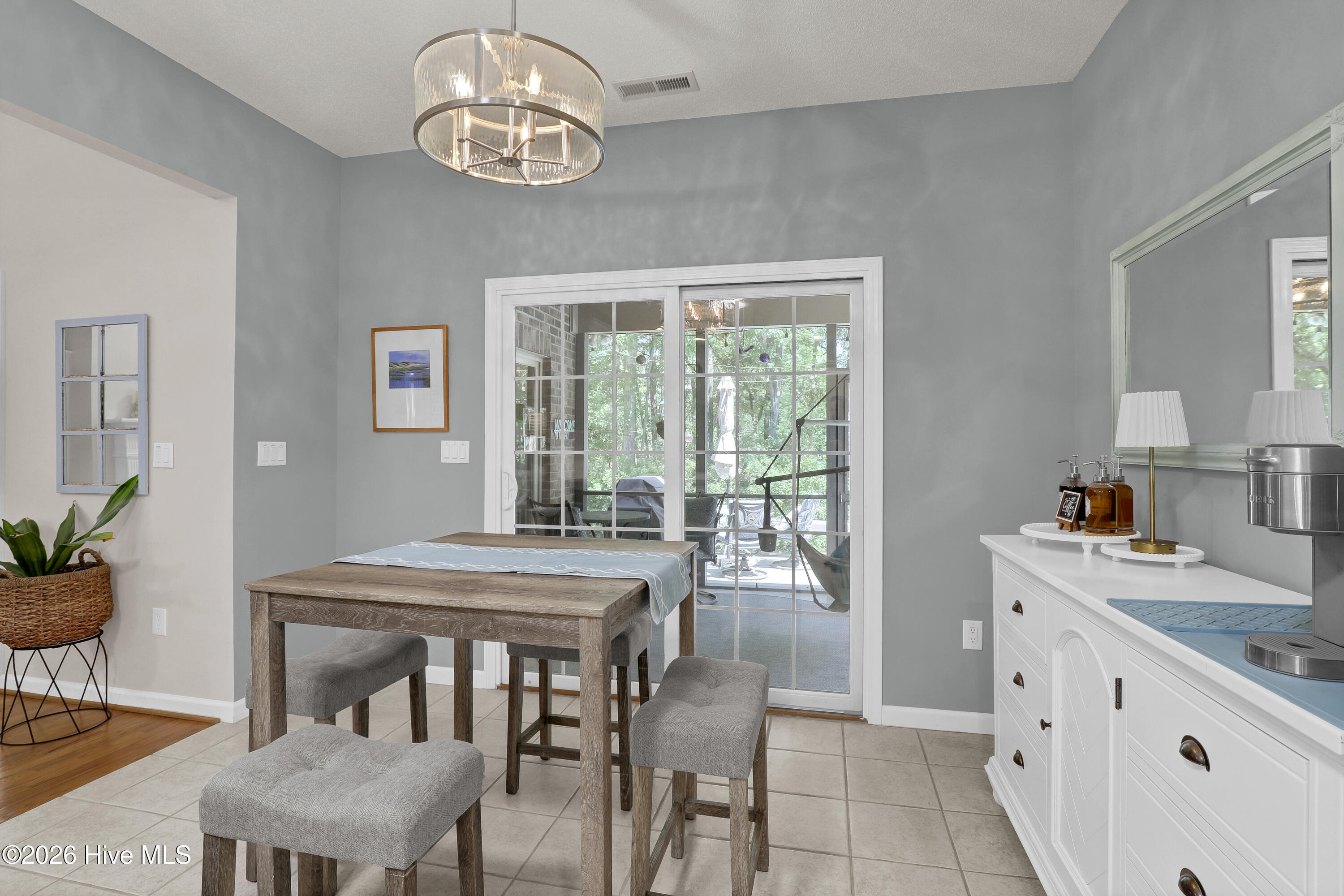 100570699 | Photo 18