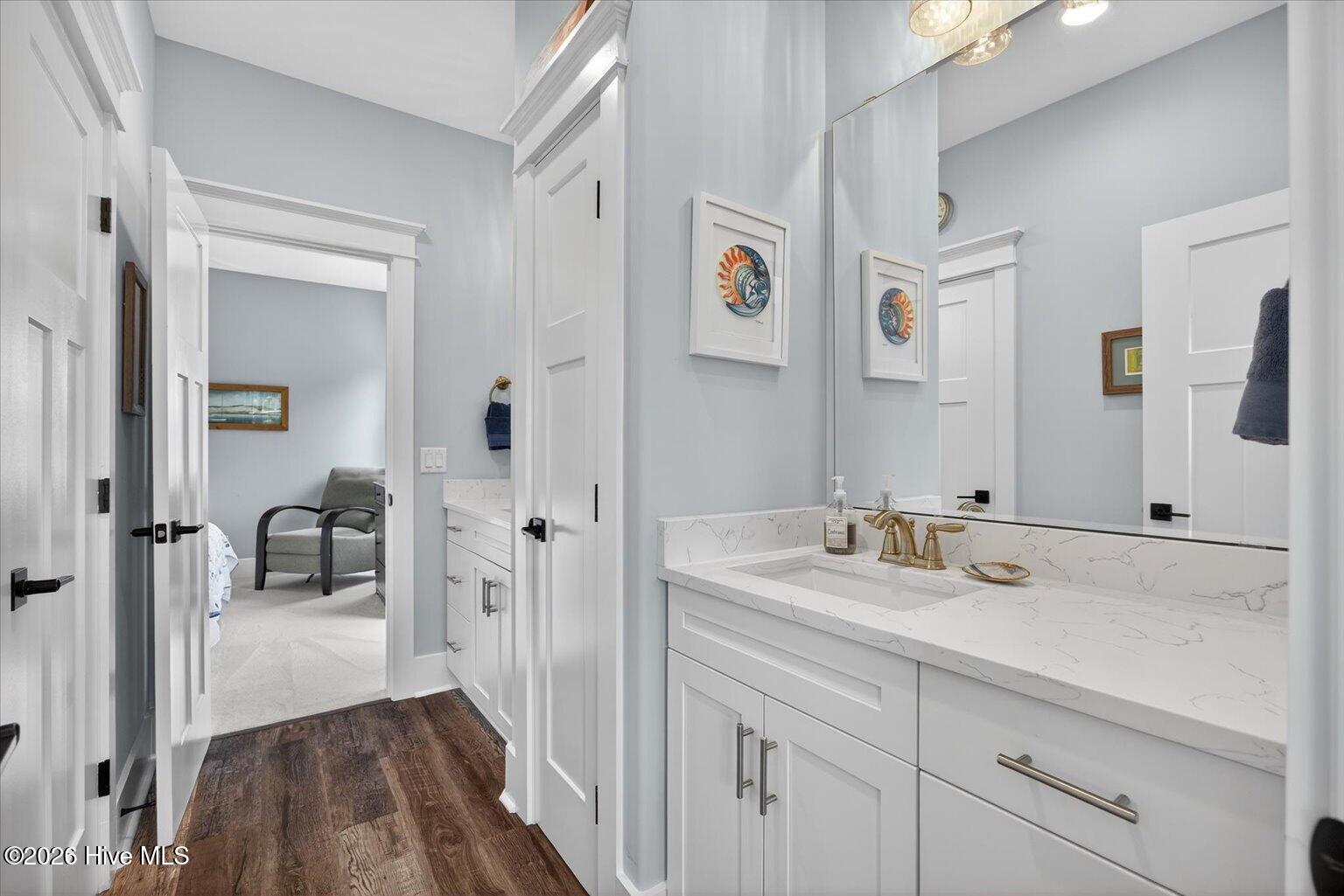 100566266 | Photo 45