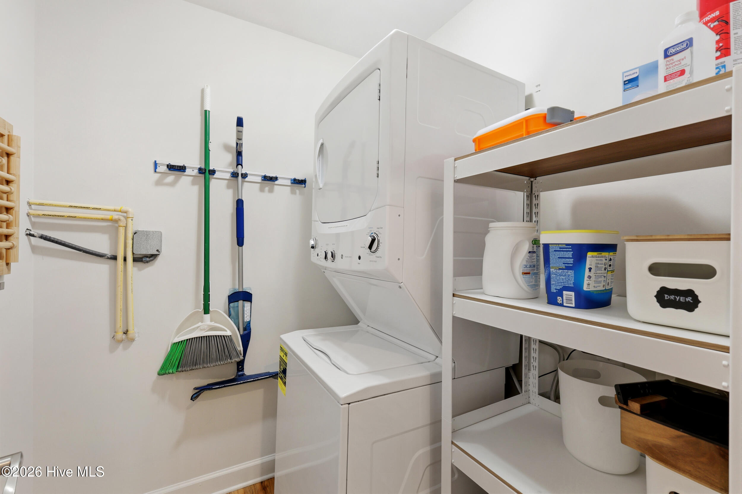 100569323 | Photo 27