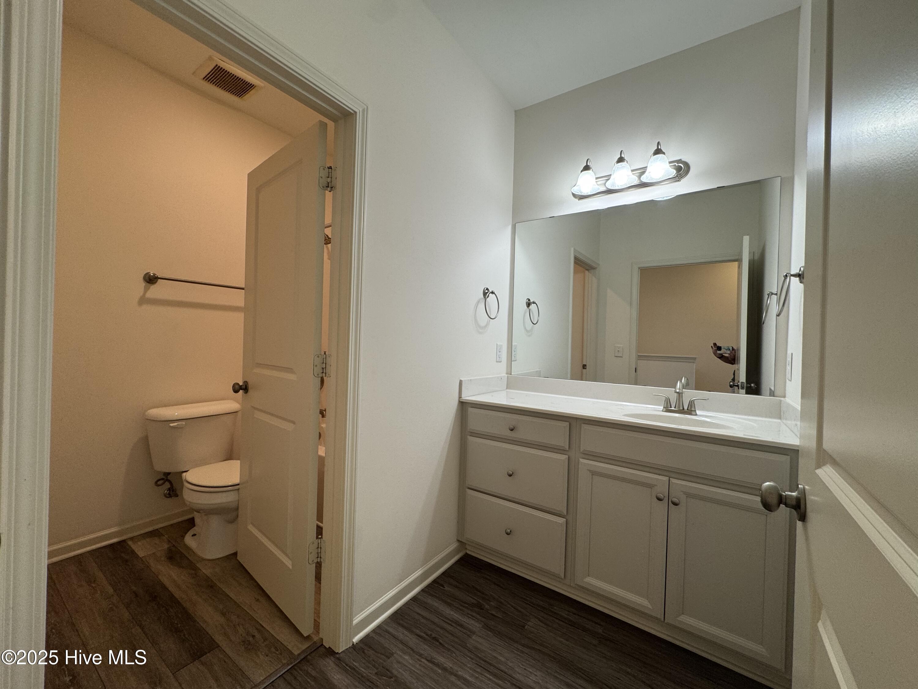 100567584 | Photo 11