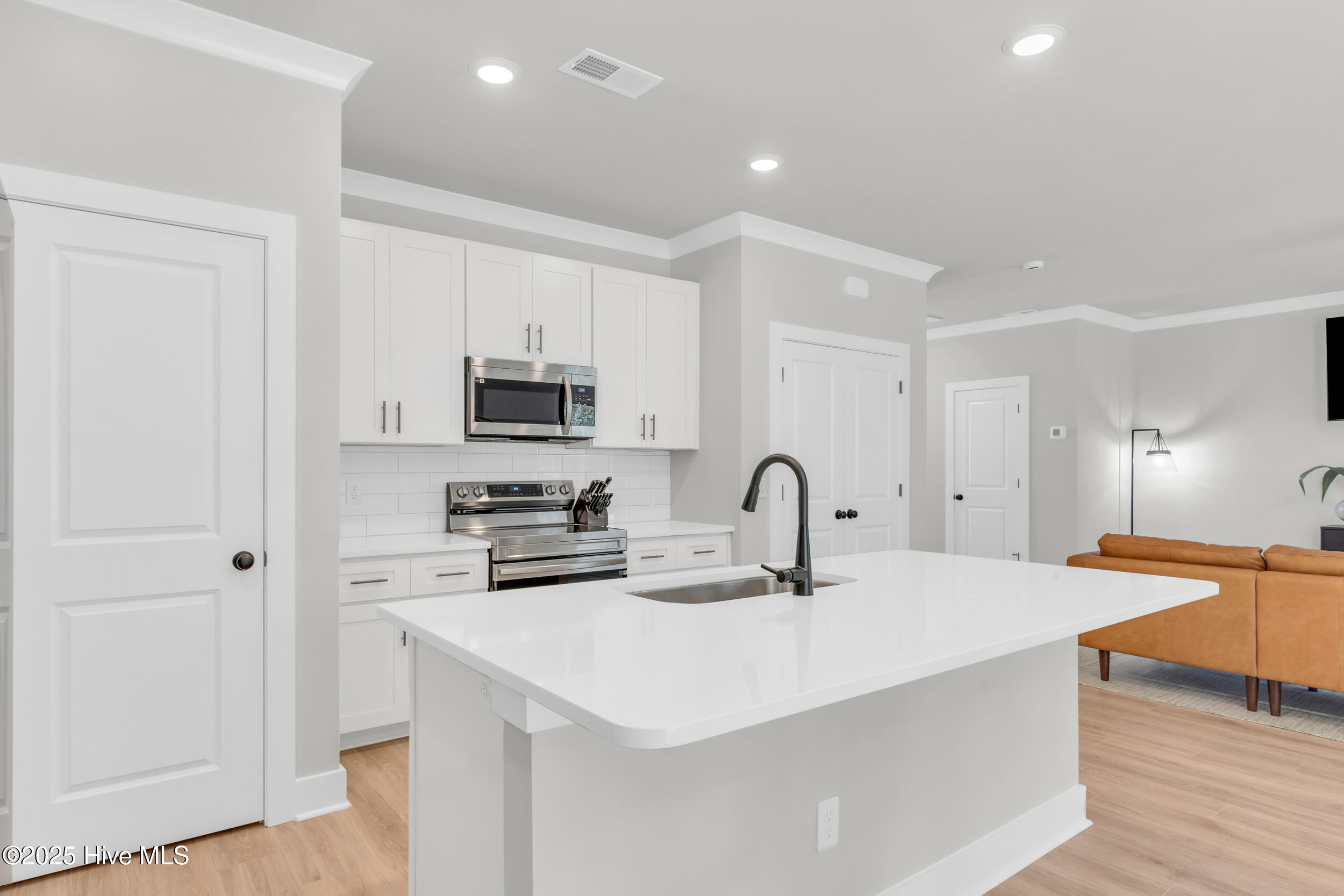 100563674 | Photo 13