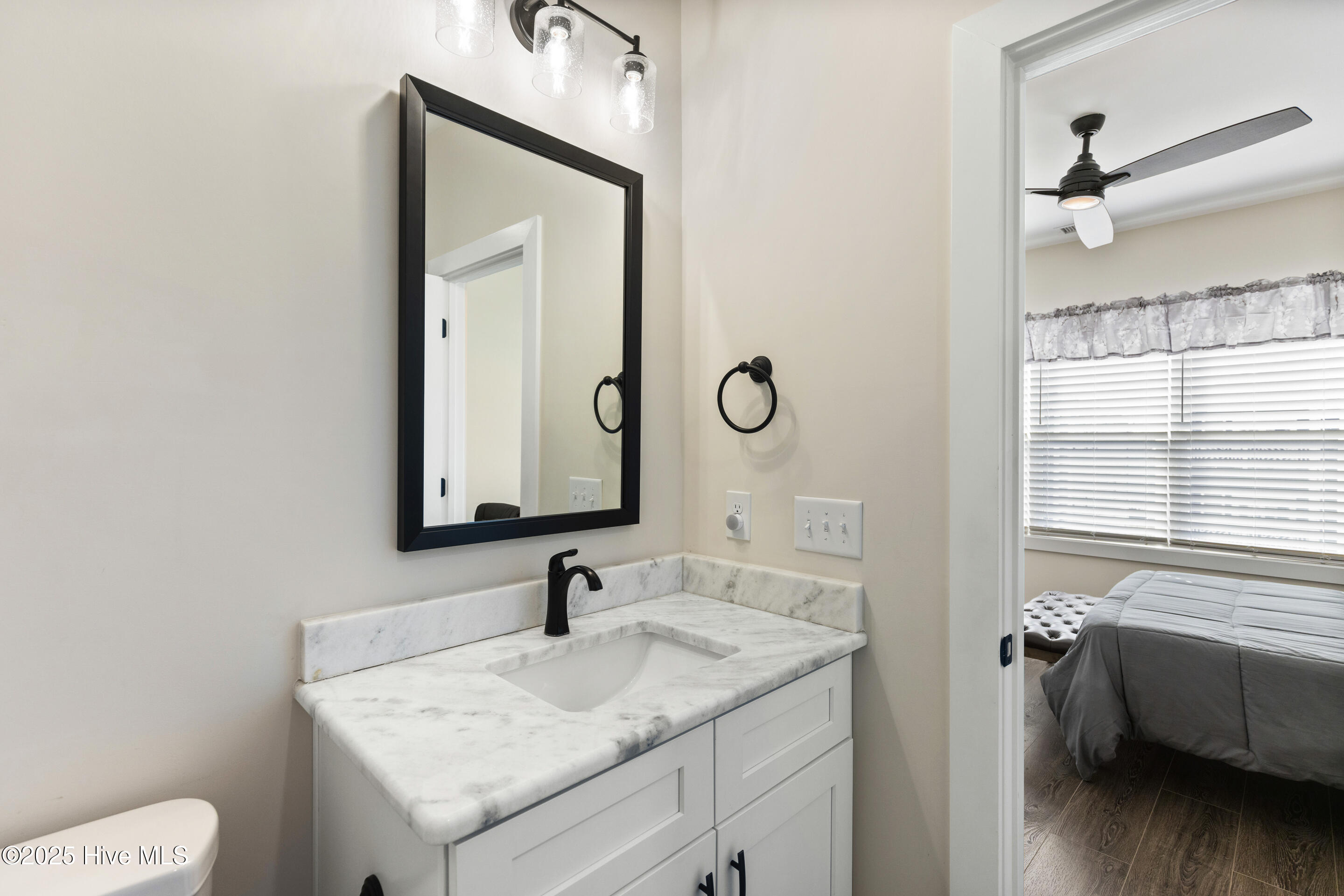 100559926 | Photo 41