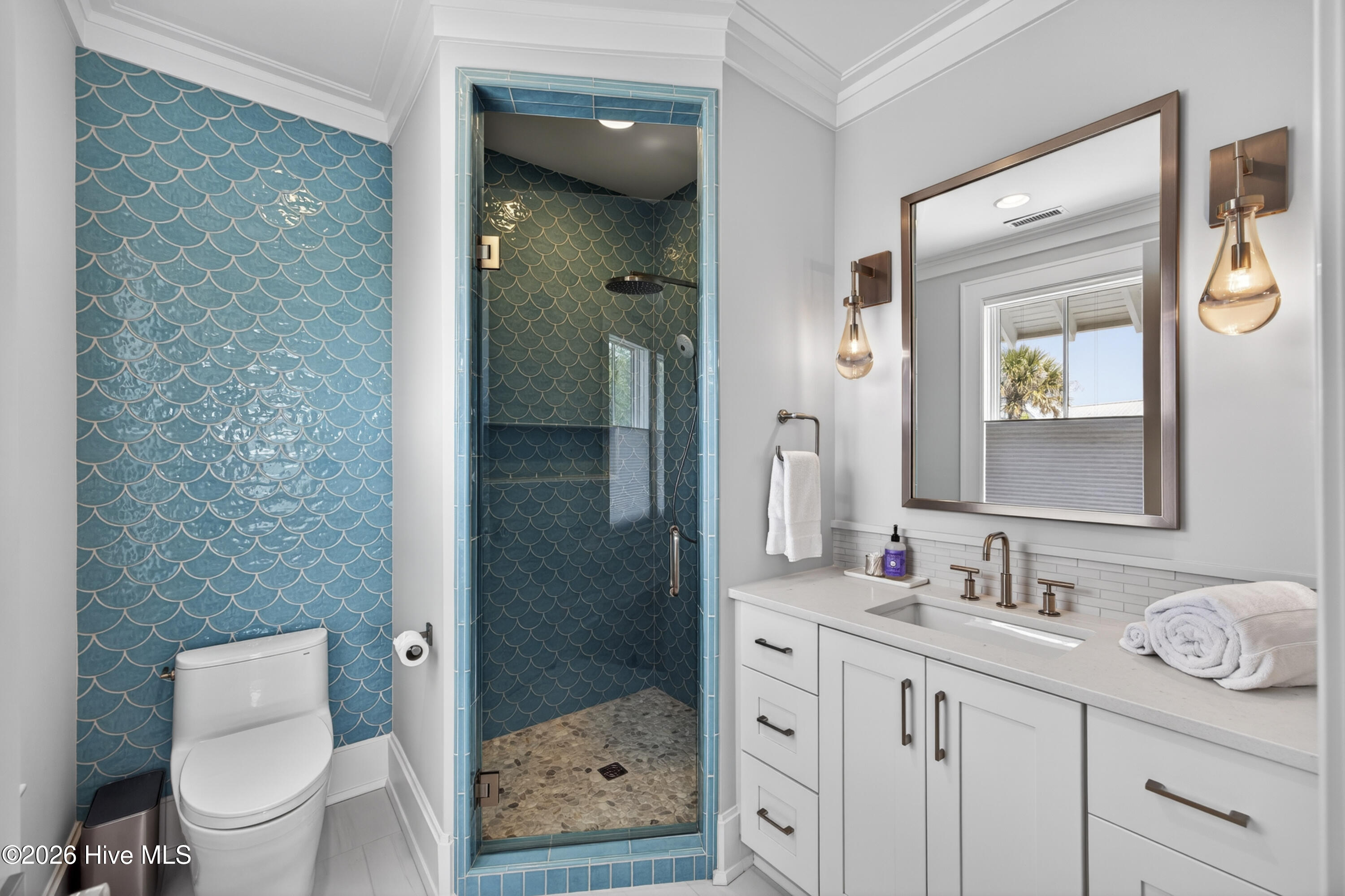 100566186 | Photo 46