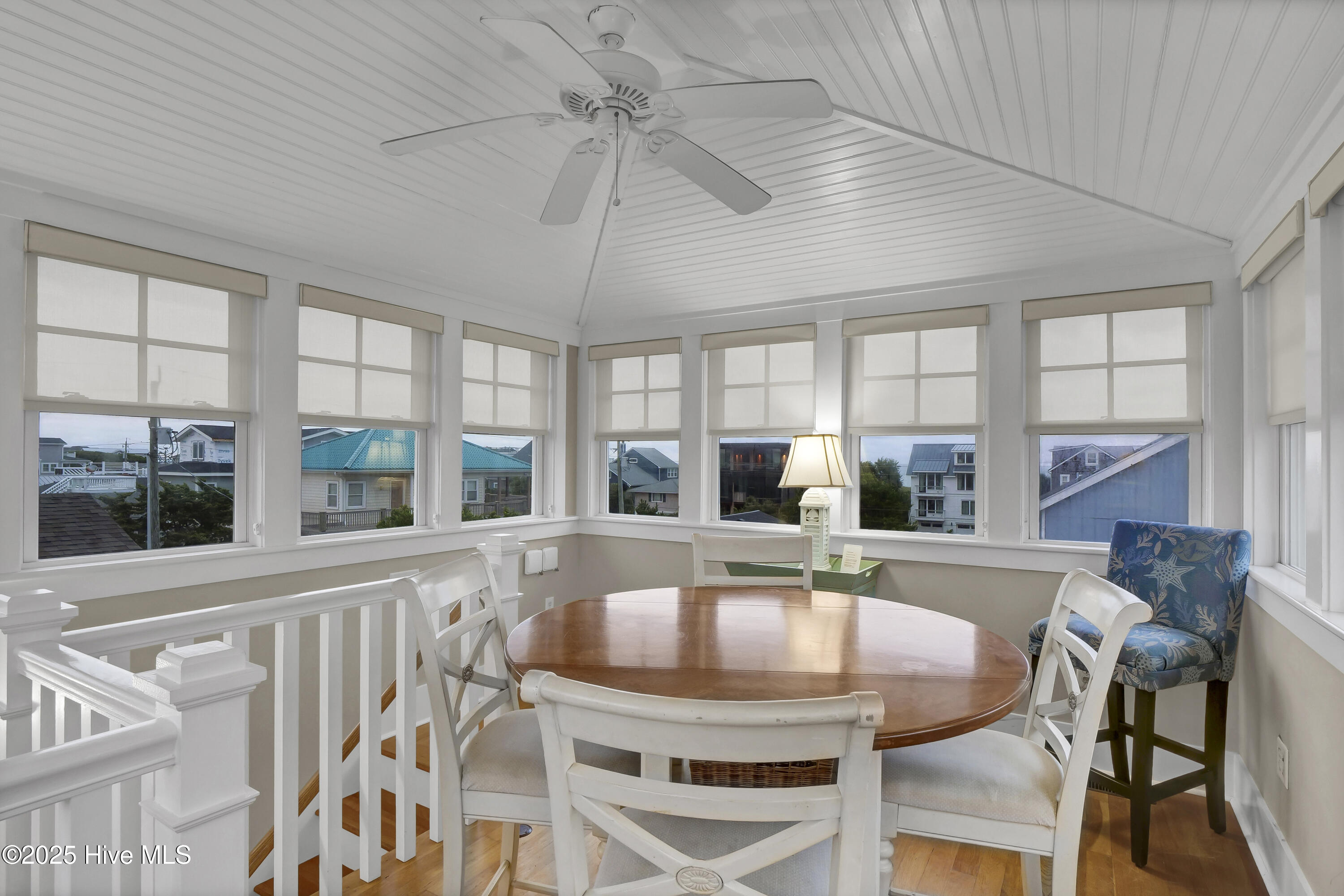 100525301 | Photo 43