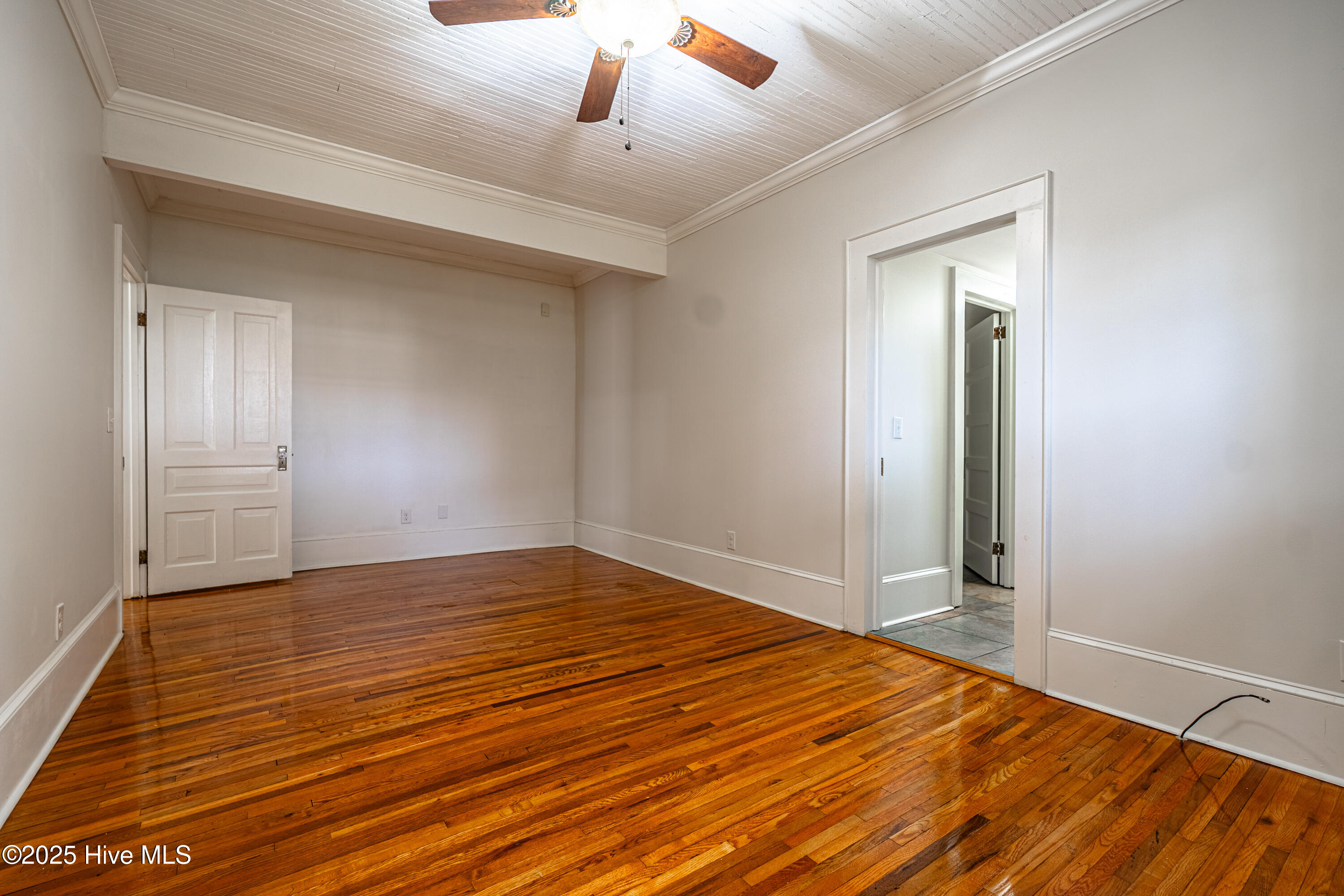 100543227 | Photo 36