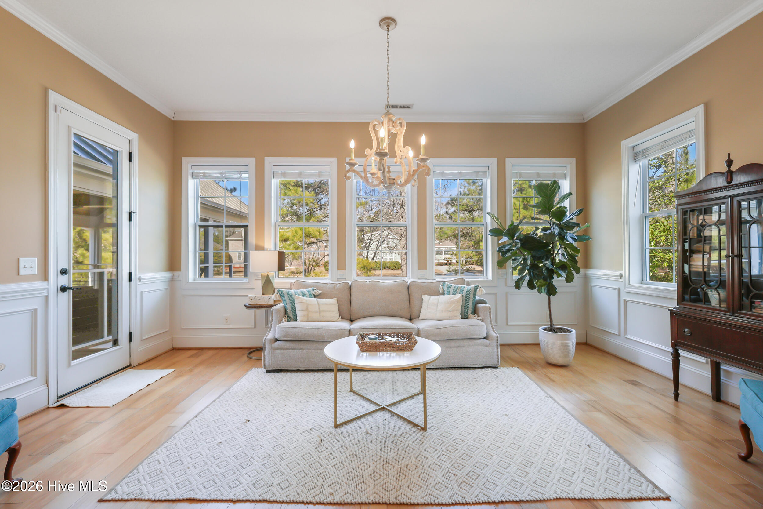 100554068 | Photo 25