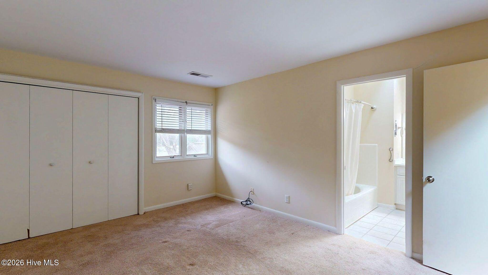 100561610 | Photo 23