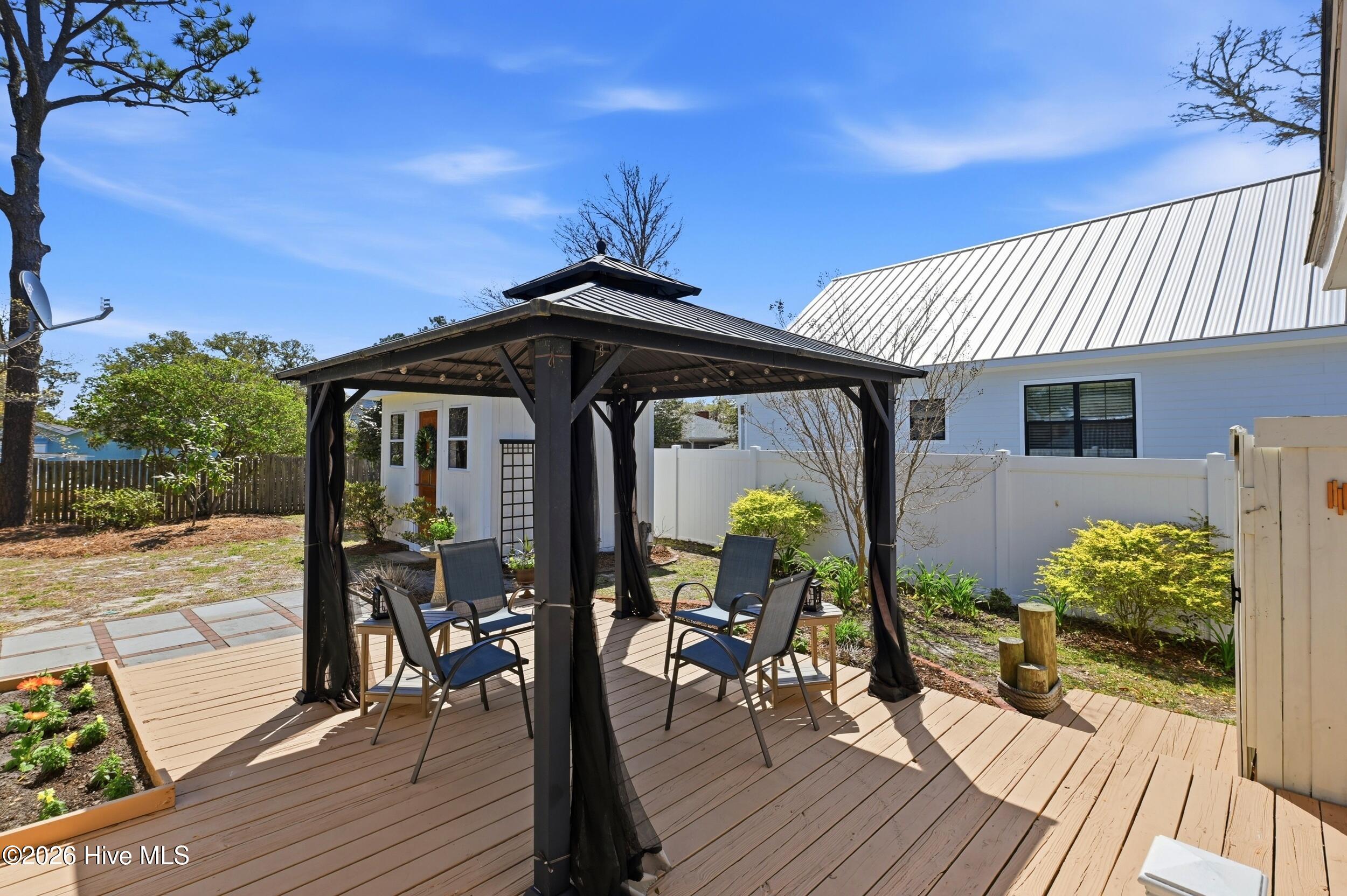 100570502 | Photo 34