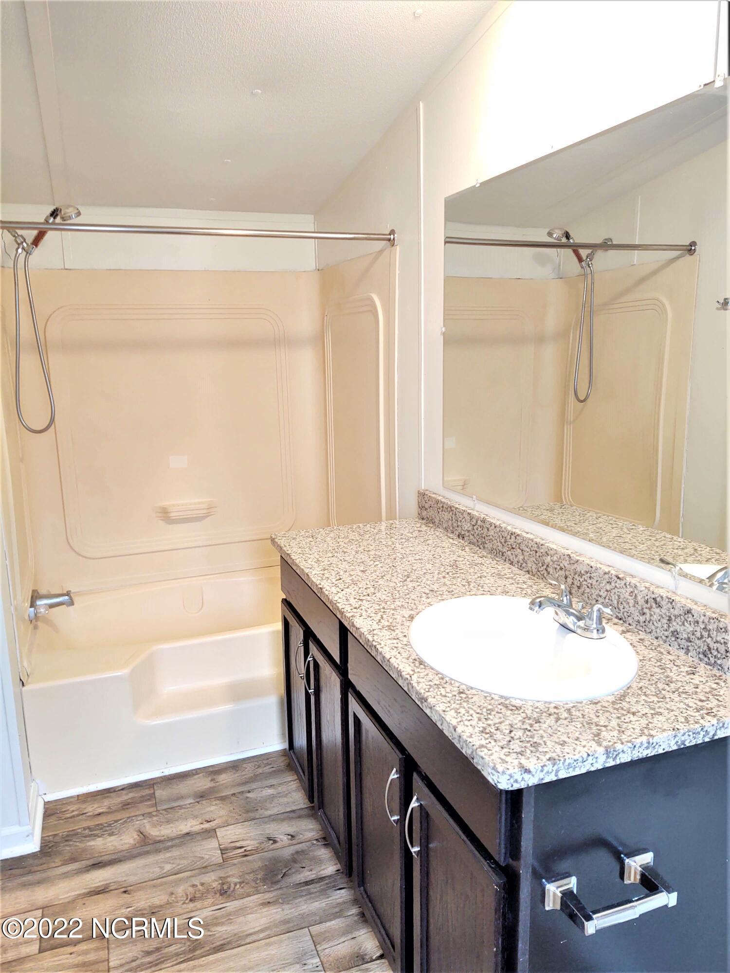 100560795 | Photo 14