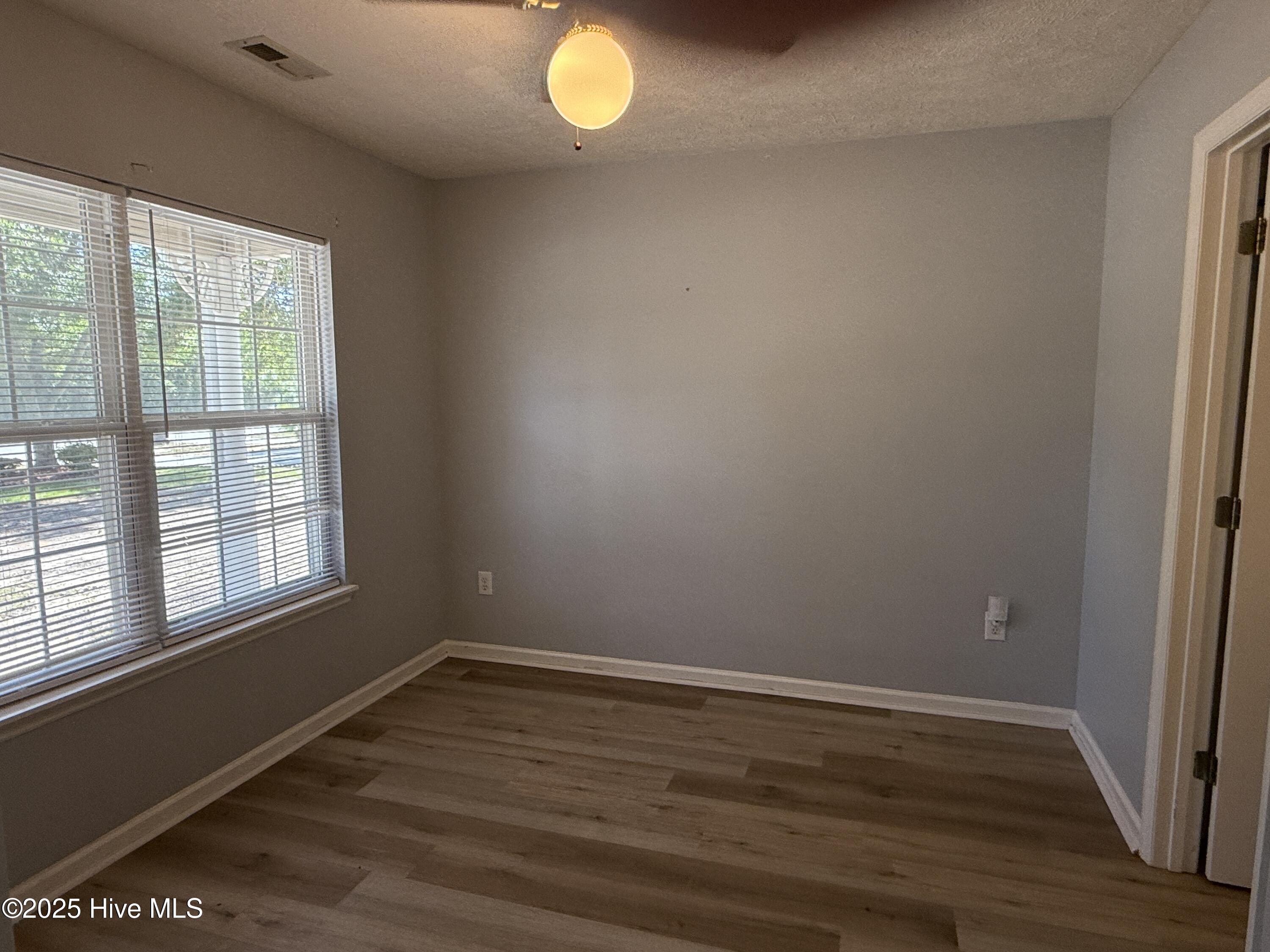 100531759 | Photo 17