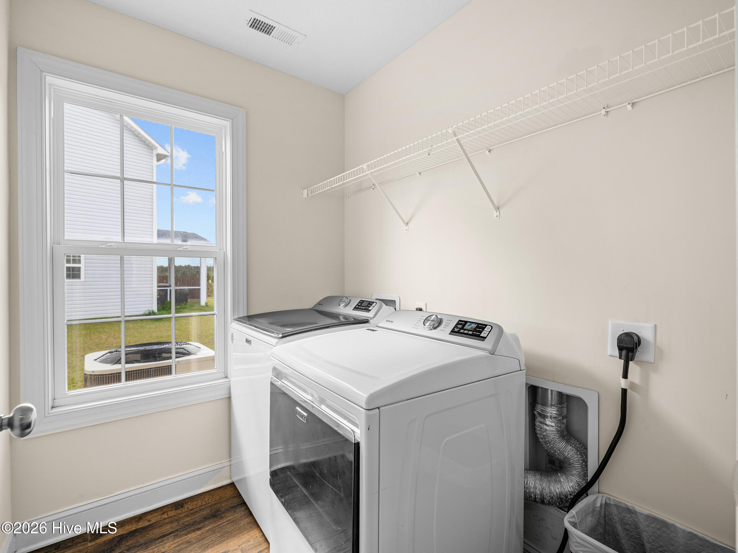 100567423 | Photo 24