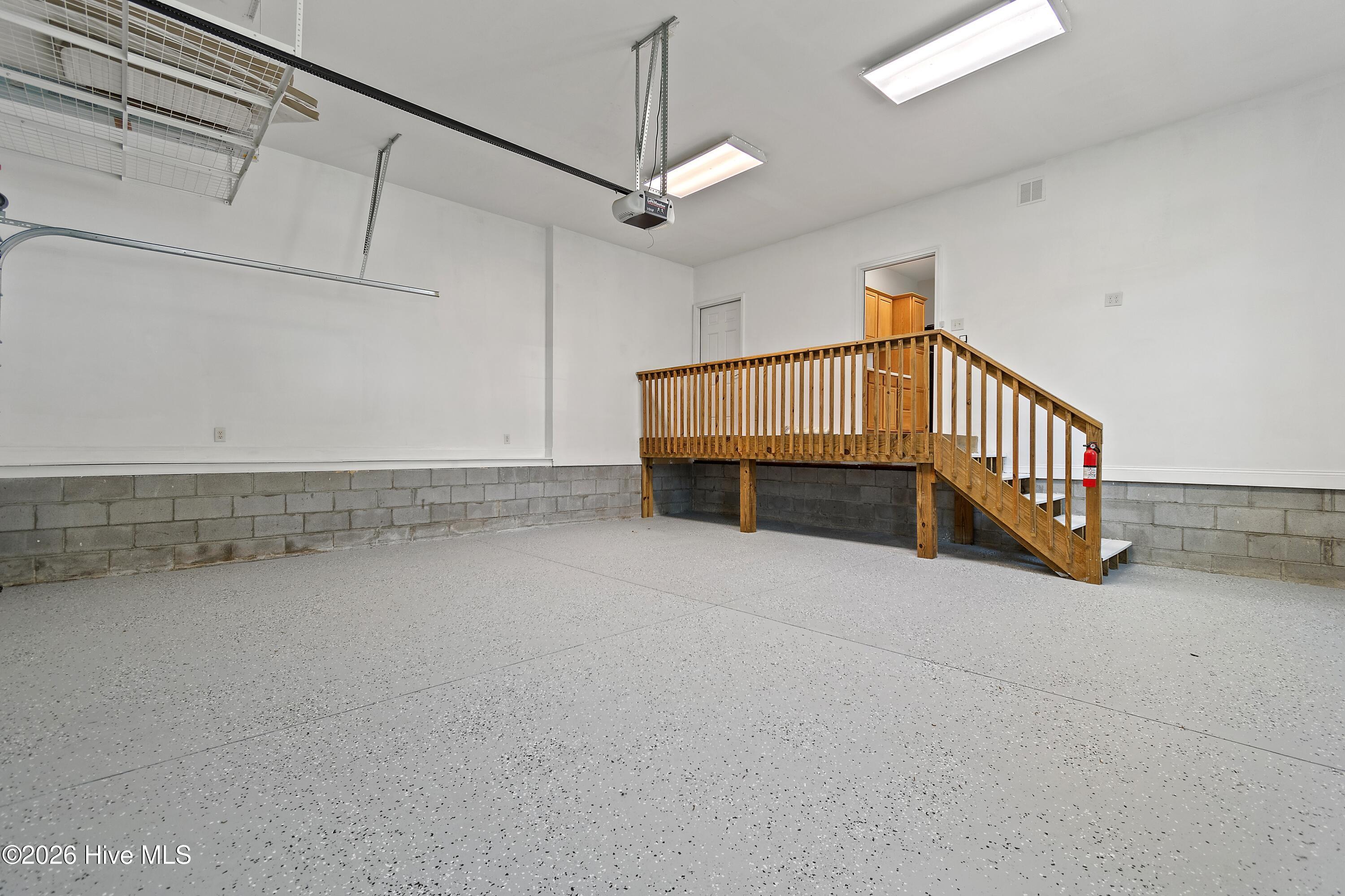 100568662 | Photo 53