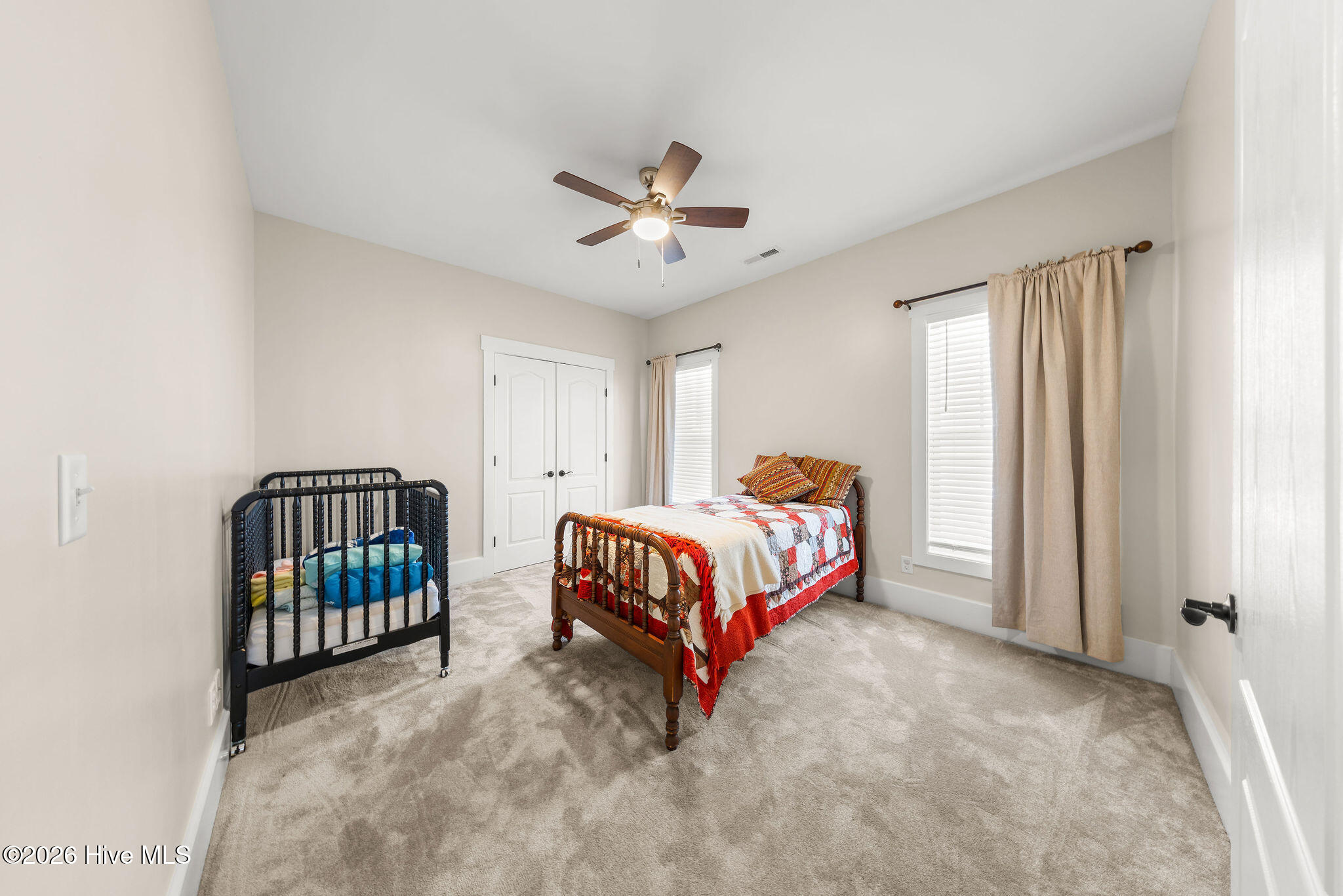 100548590 | Photo 36