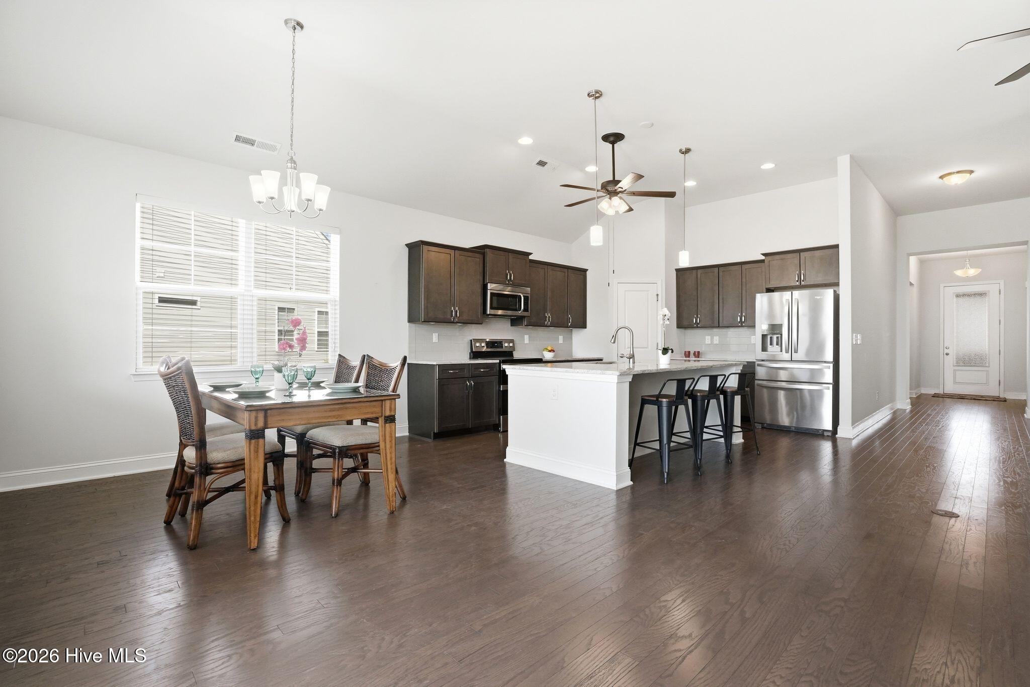 100560462 | Photo 20