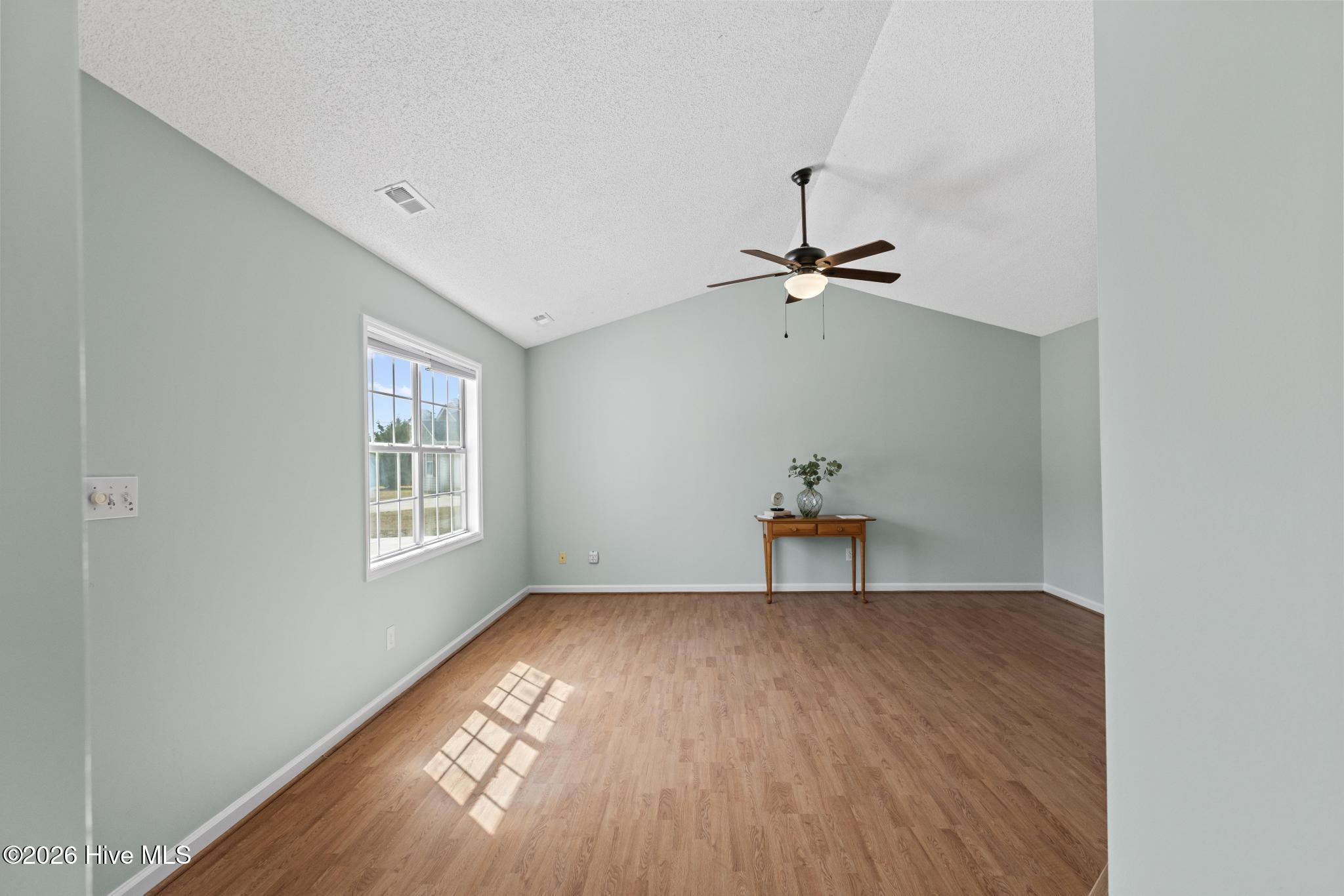 100558461 | Photo 10