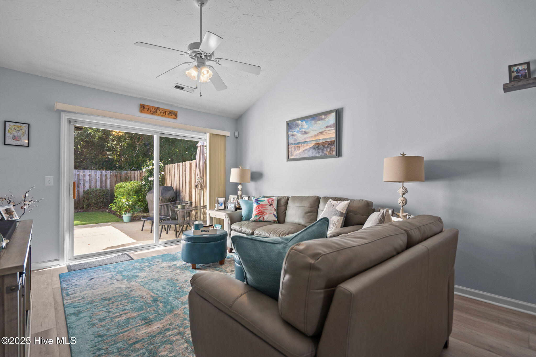 100537421 | Photo 13