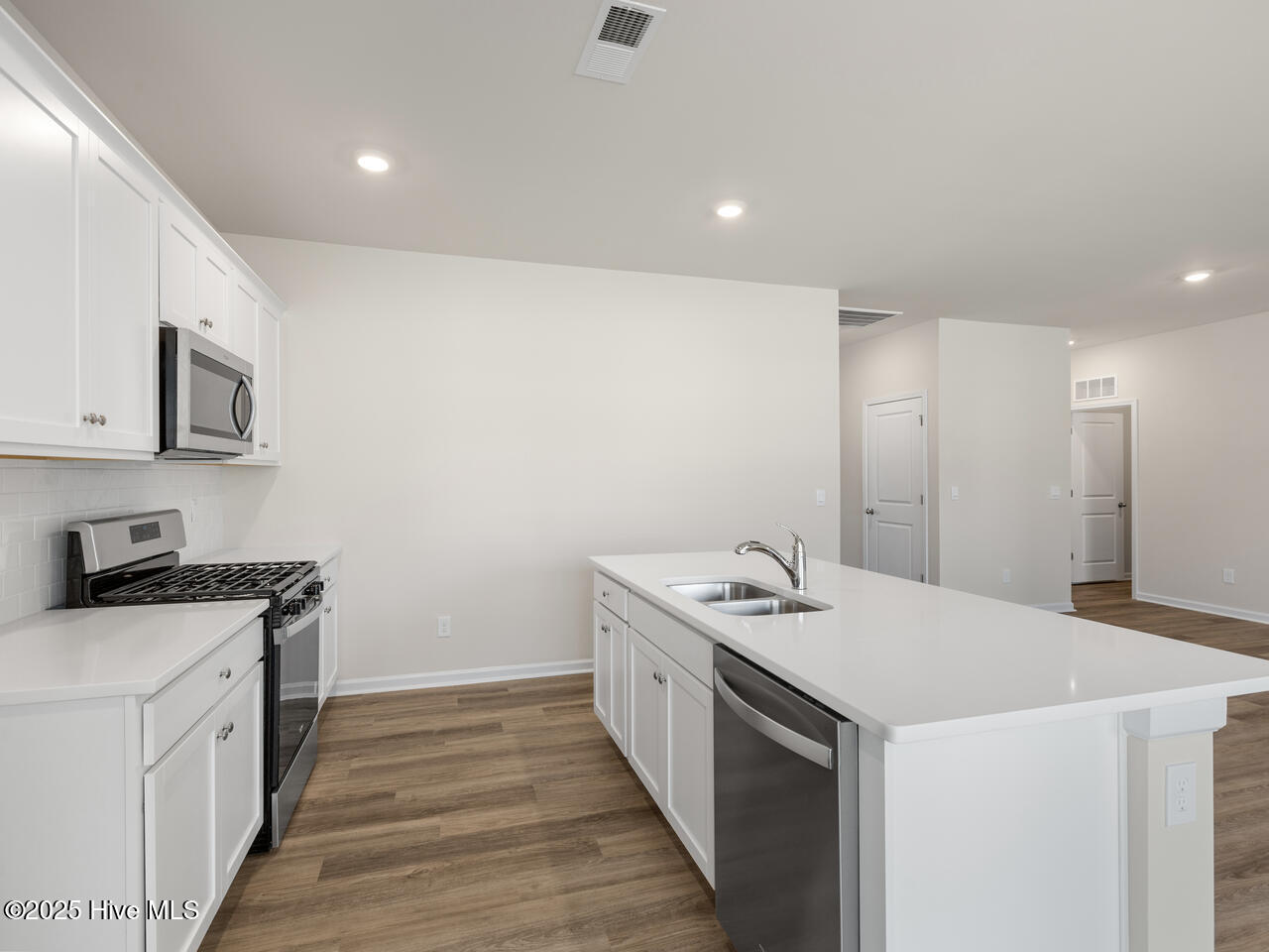 7107 Foxhollow Lane Leland NC 28451 USA-