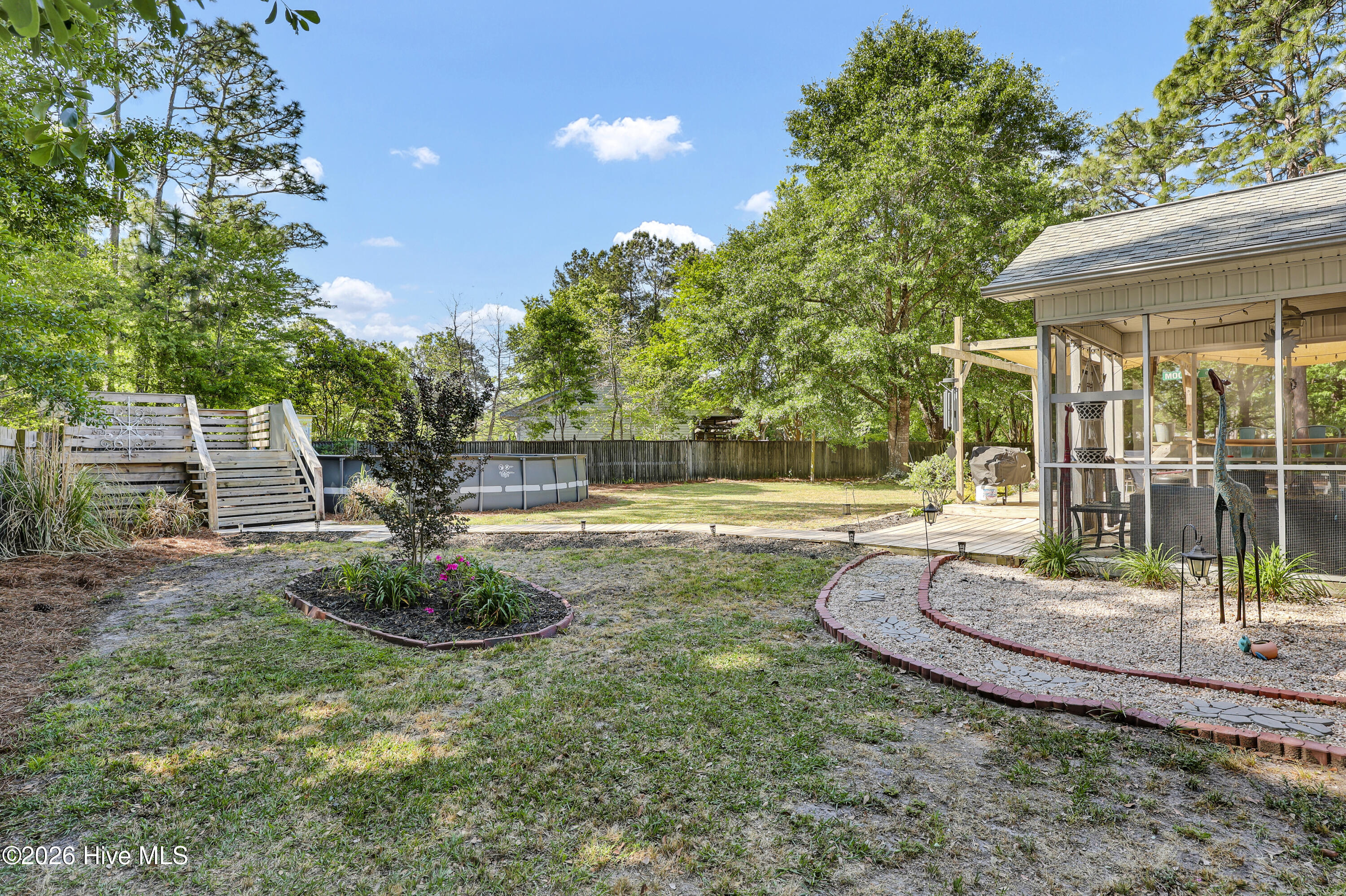 100569381 | Photo 25